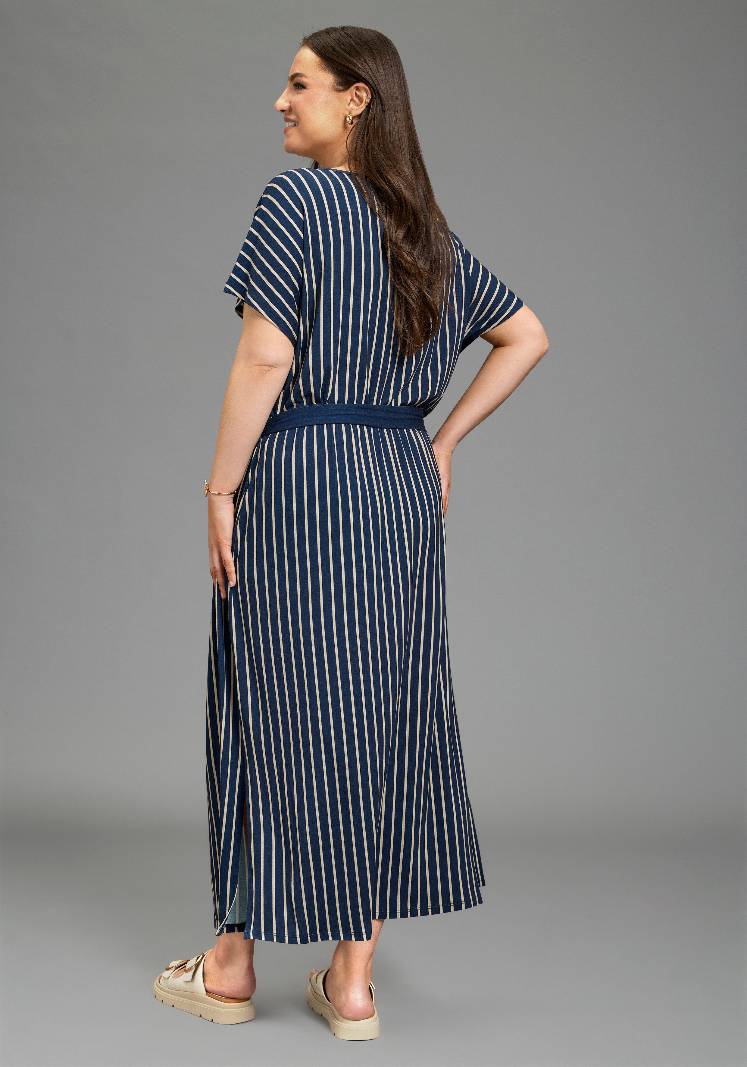 Laura Scott CURVE Maxikleid in modernem Streifen-Design