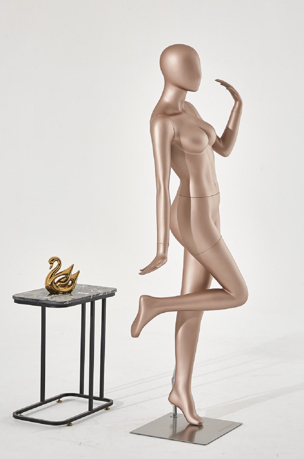Eurohandisplay Schneiderpuppe Weibliche Schaufensterpuppe beige matt lackiert Egghead Schick, Schaufensterpuppe