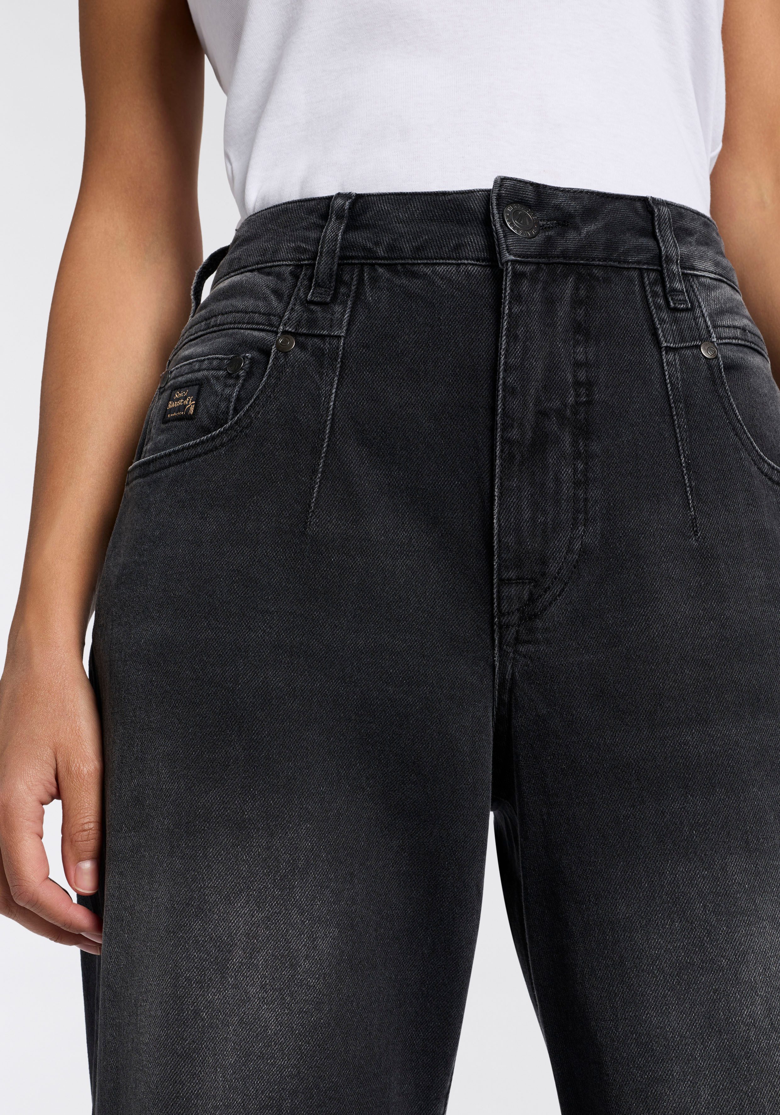 Herrlicher 5-Pocket-Jeans Brooke Denim Black im Loose Fit, Abnäher am Bund
