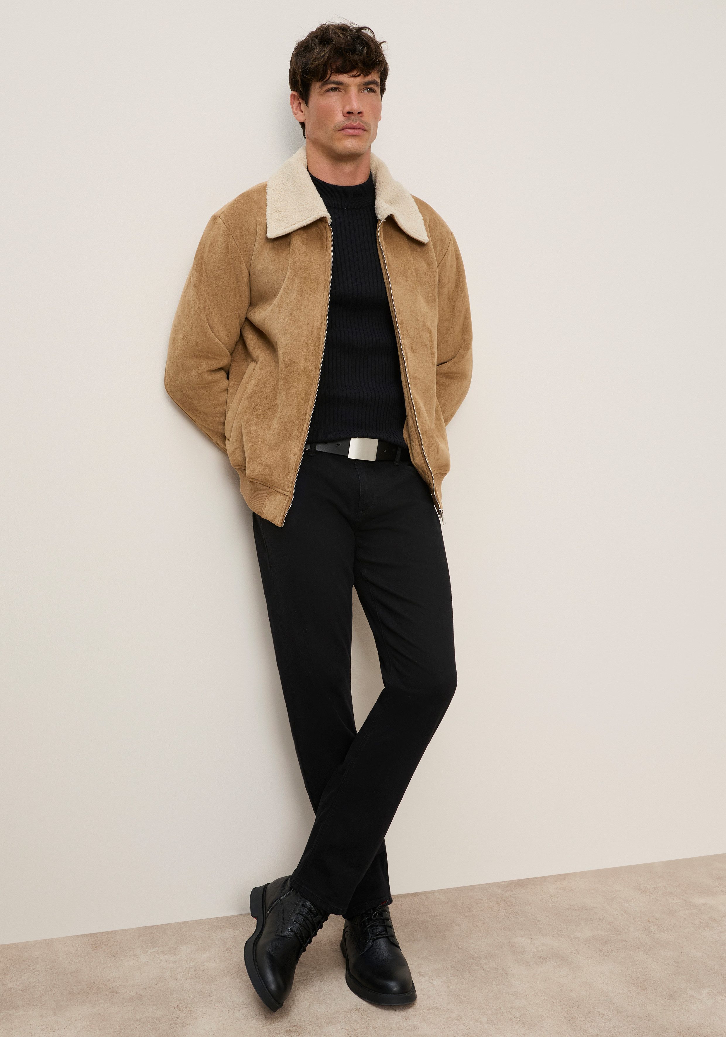 Zum Outfit 8