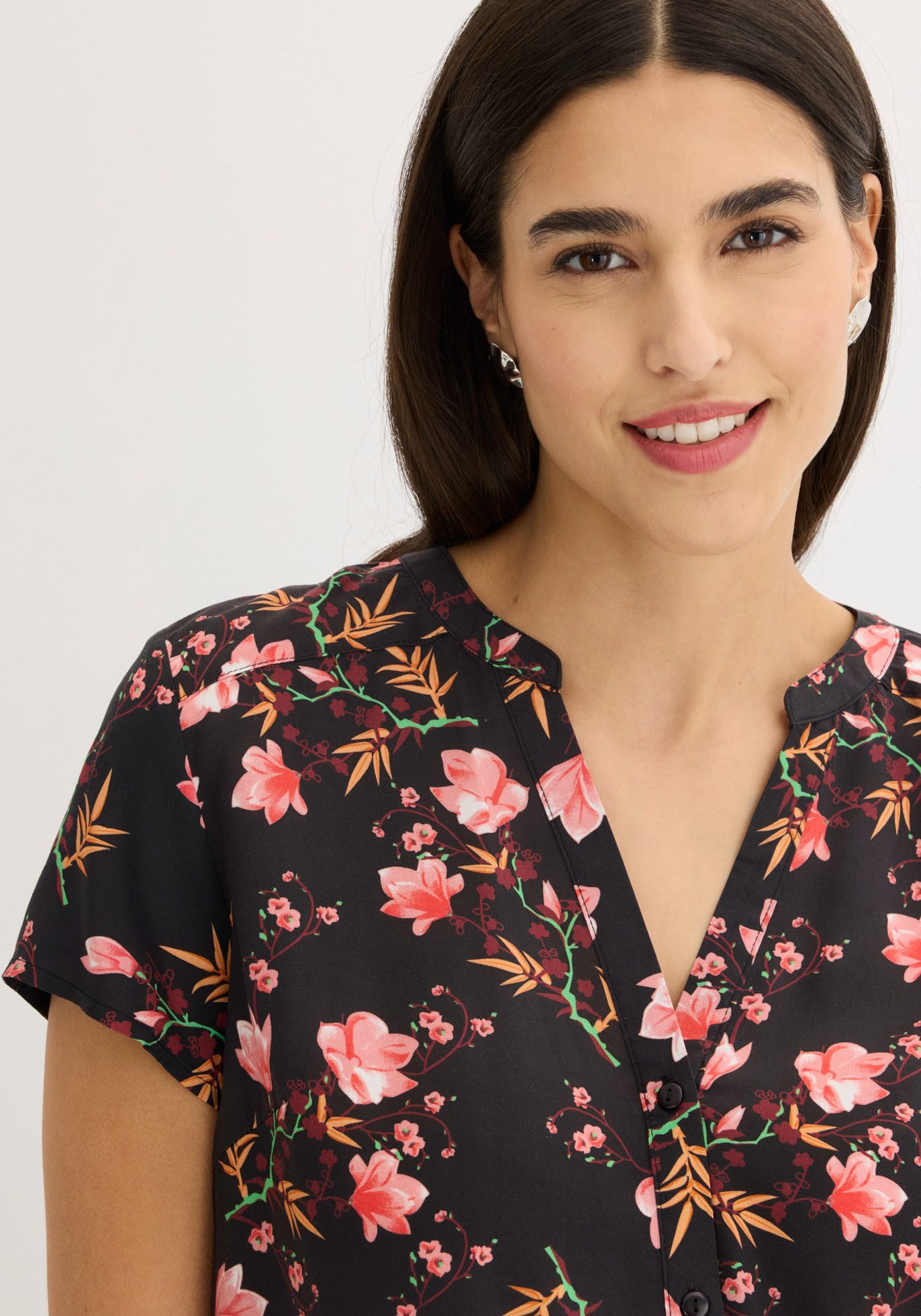 bonprix Kurzarmbluse Regular Fit, für Businessmode, aus Viskose, feminin gestaltet
