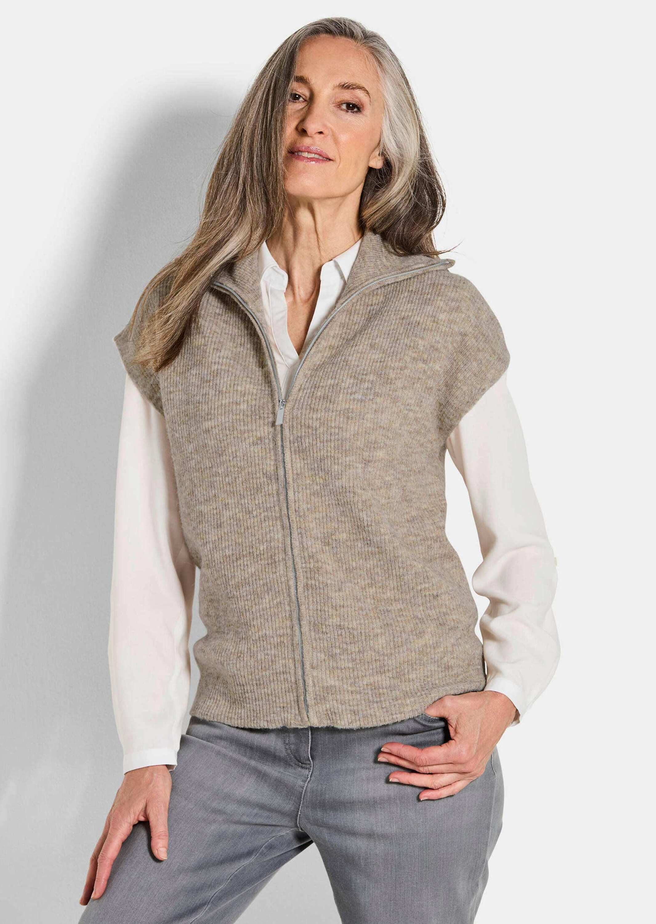 GOLDNER Kurzweste Melierte Weste mit Reißverschluss Feinstrick-Weste mit vielseitigem Kragen, überschnittene Schultern