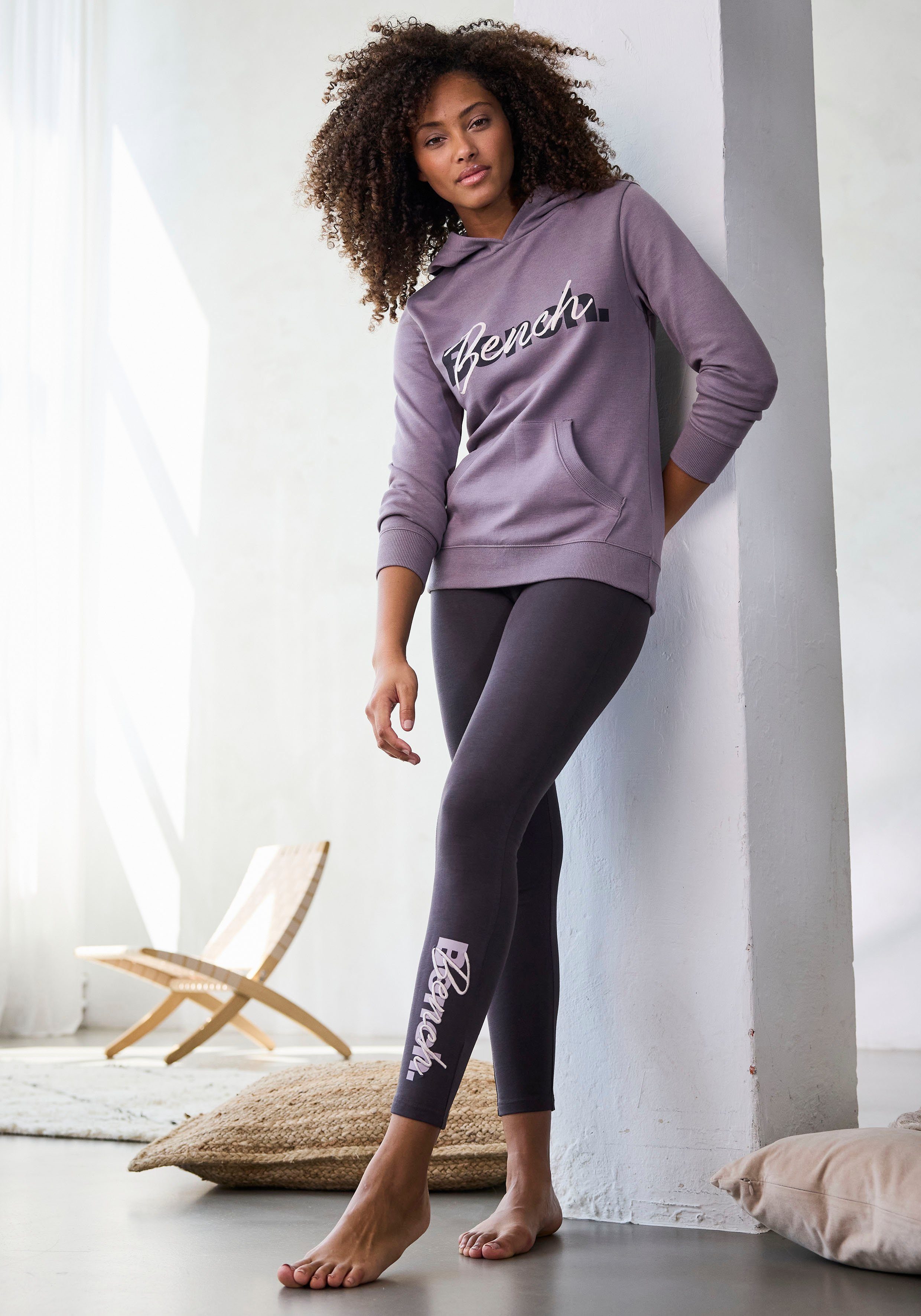 Bench. Loungewear Kapuzensweatshirt mit Kängurutasche, Loungeanzug, Hoodie – Bild 3 von 5