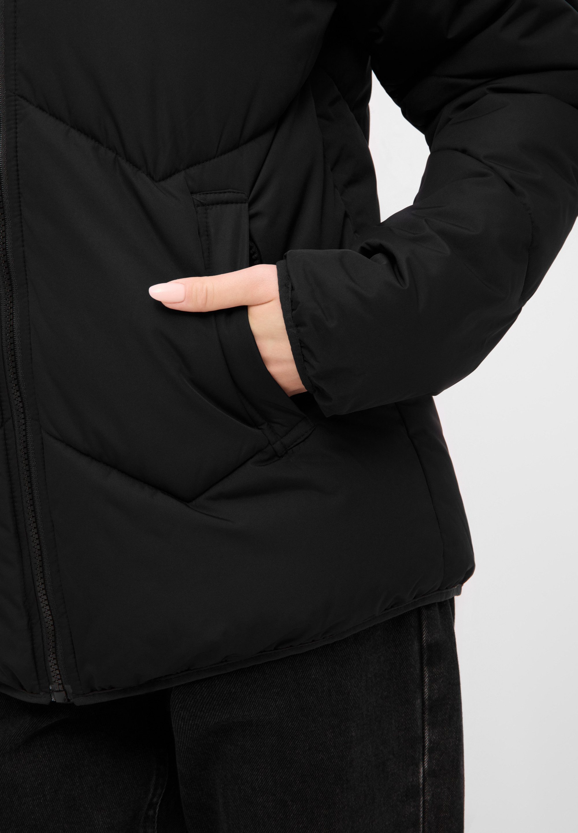 Bench. Steppjacke KRIYA leichte Winterjacke mit hoher Wärmeleistung und Zick Zack Steppung