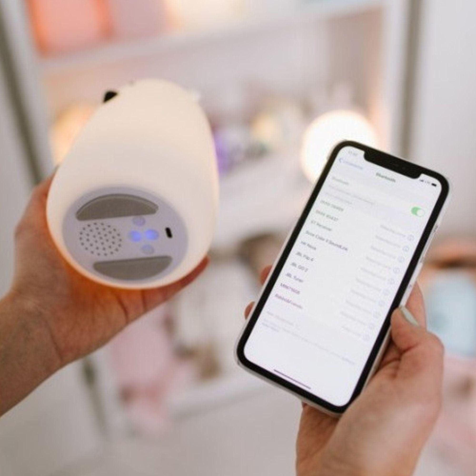 Rabbit & Friends LED Nachtlicht Panda Silikon Lampe mit Lautsprecher und Fernbedienung, LED fest integriert