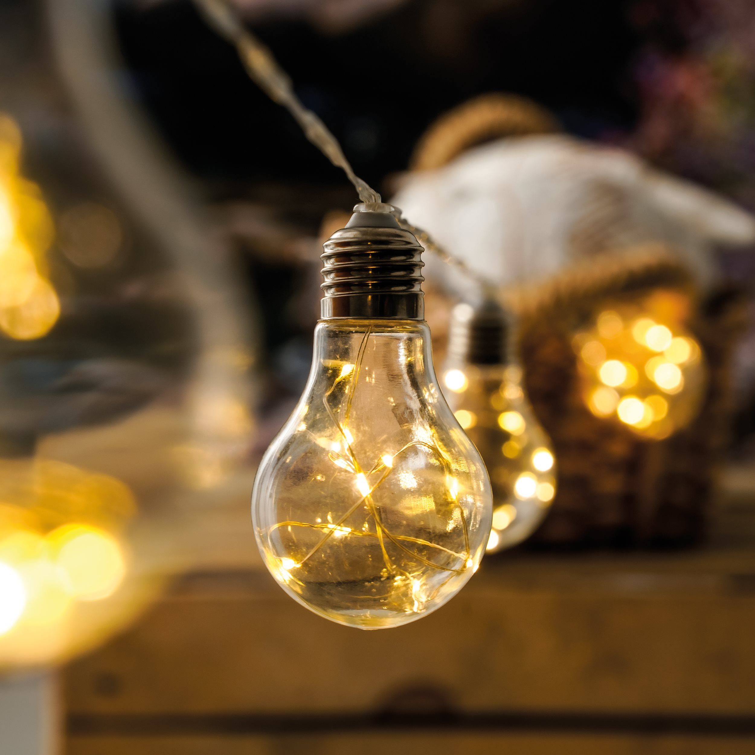 esotec LED-Lichterkette Solarkette 10 Glühbirnen 4,5m +2m Zuleitung 2800K outdoor 102188, Dauerlicht oder Blinklicht, EIN/AUS