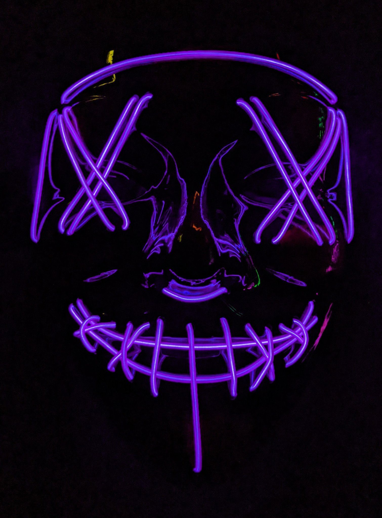 Maskworld Verkleidungsmaske LED Maske lila, Coole Leuchtmaske wie in The Purge