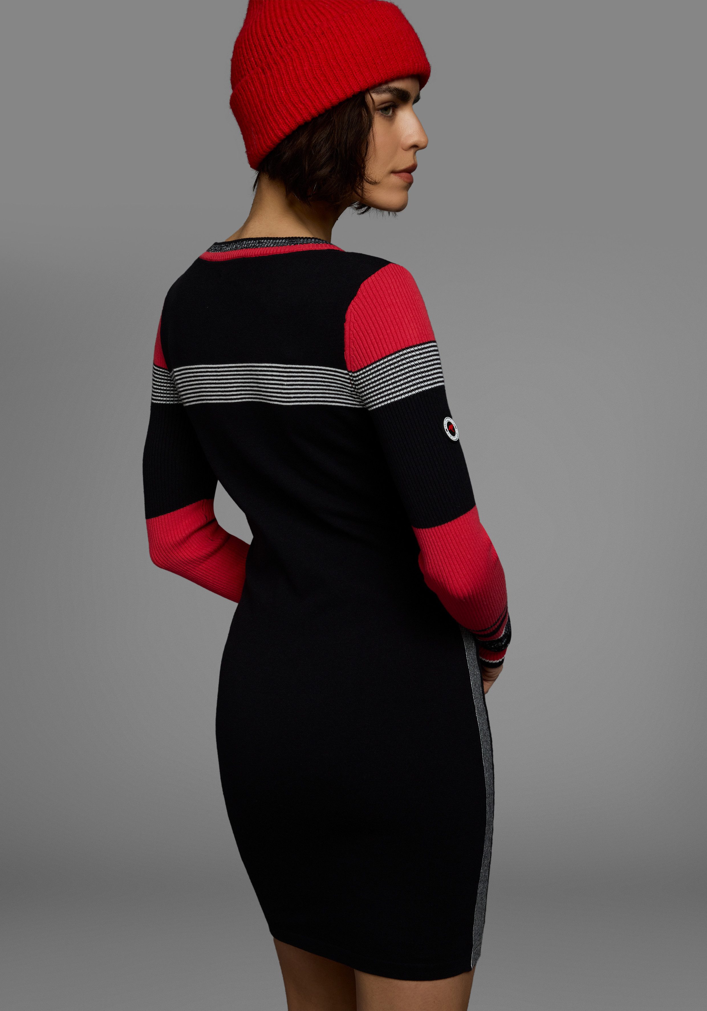 KangaROOS Strickkleid figurbetont, lang, sportiver Look, aus Baumwollmix, Langarm