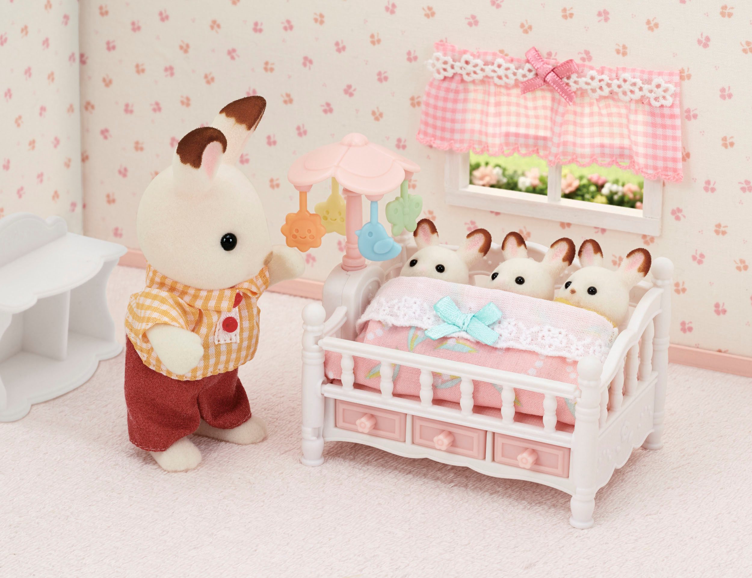 Sylvanian Families Spielwelt Babybett mit Mobile (5534)