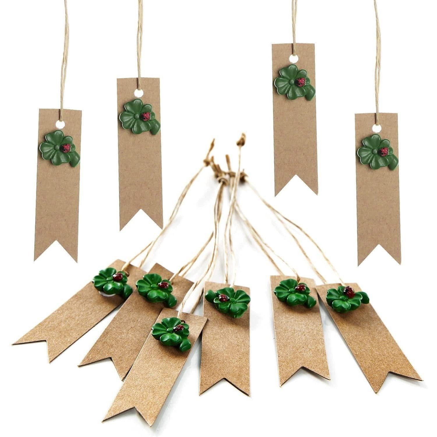 Logbuch-Verlag Dekofigur 10 Kraftpapieranhänger Fähnchen 7 x 2 cm mit Kleeblatt Glücksbringer
