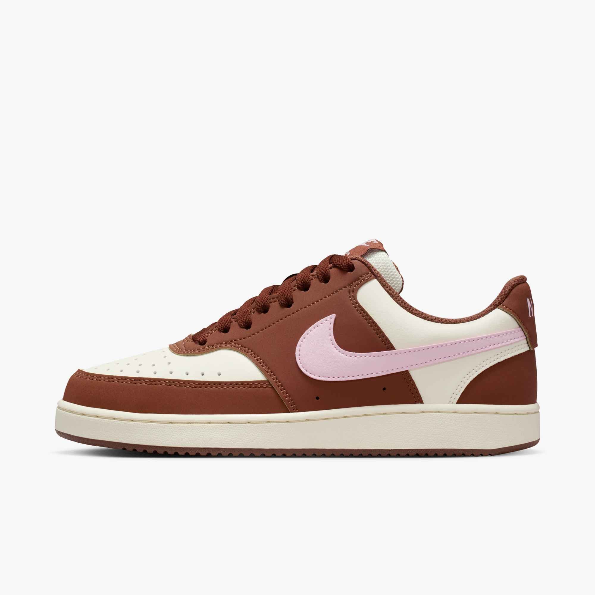 Nike Sportswear W COURT VISION LOW P NBK Sneaker inspiriert vom Design des Nike Air Force