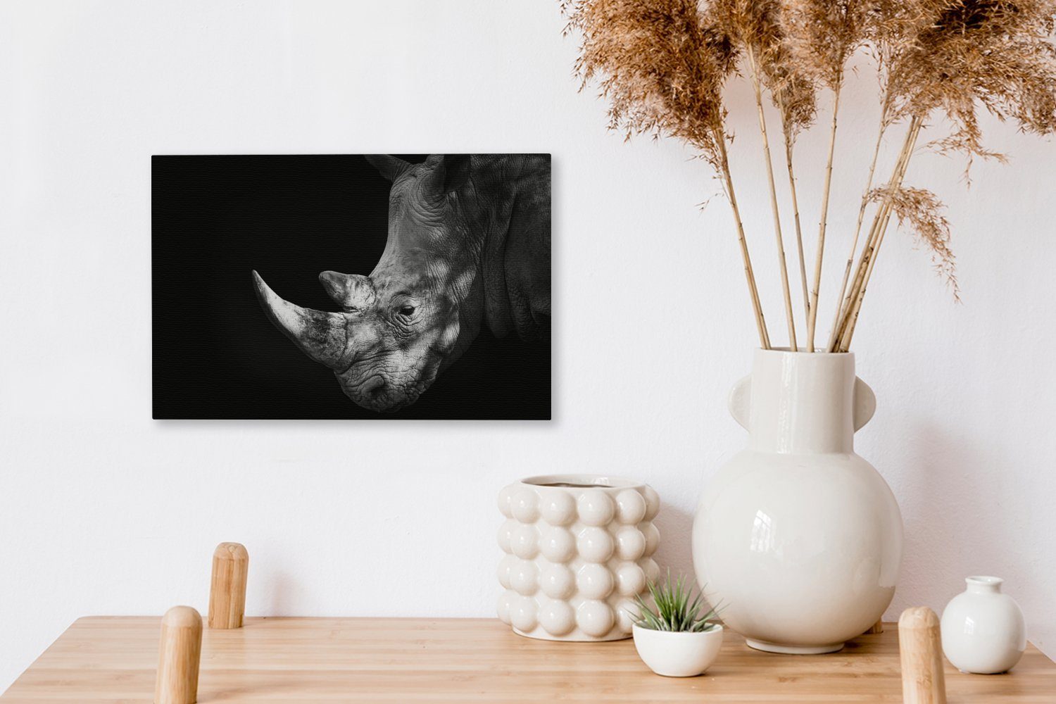 OneMillionCanvasses® Leinwandbild Schwarzes schwarzem und Hintergrund, Leinwandbilder, Nashorn auf (1 Wanddeko, Wandbild weißes Aufhängefertig, 30x20 cm St)