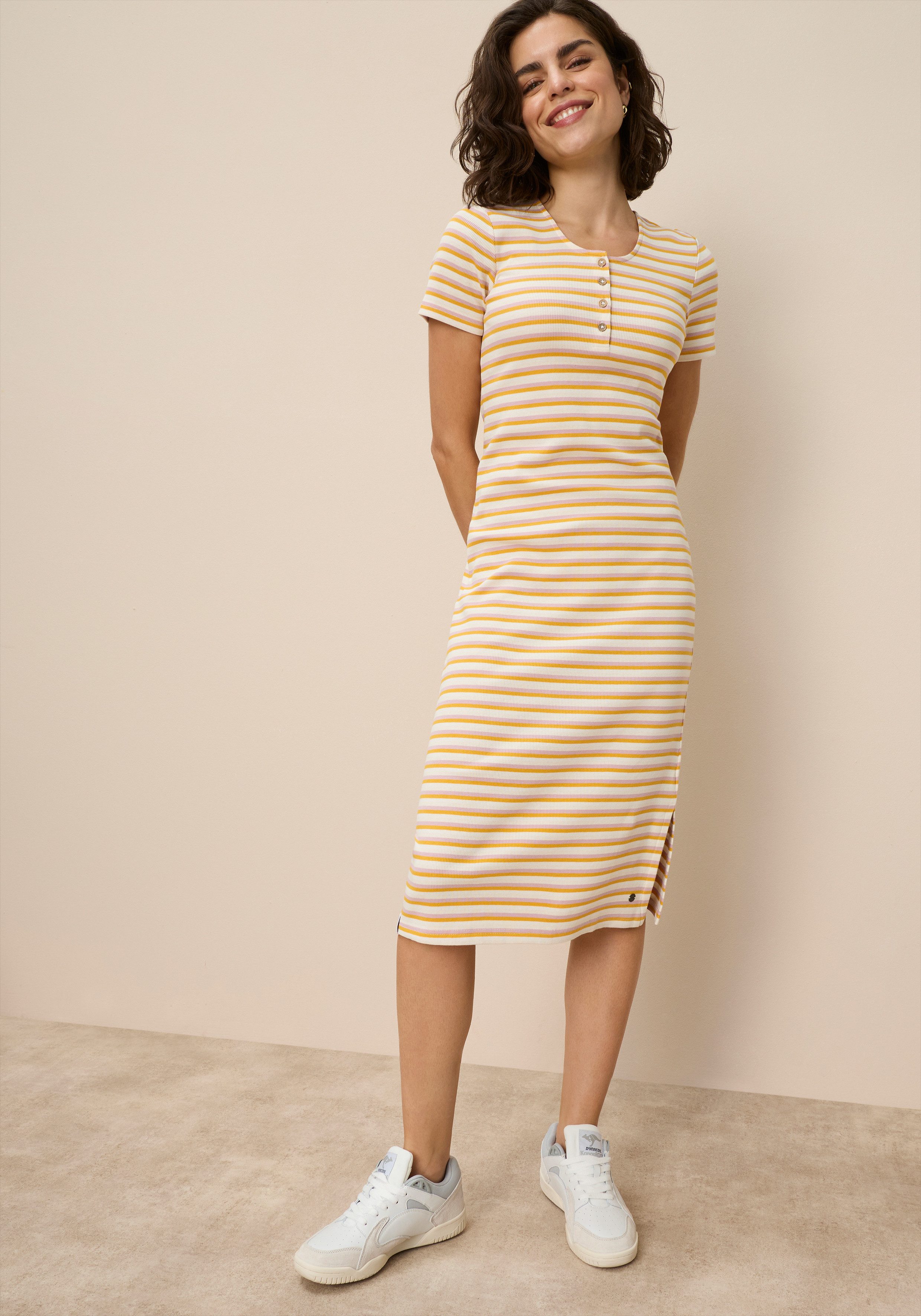 KangaROOS Midikleid Midikleid, figurbetonte Passform, Kurzarm, mit Schlitz am Saum