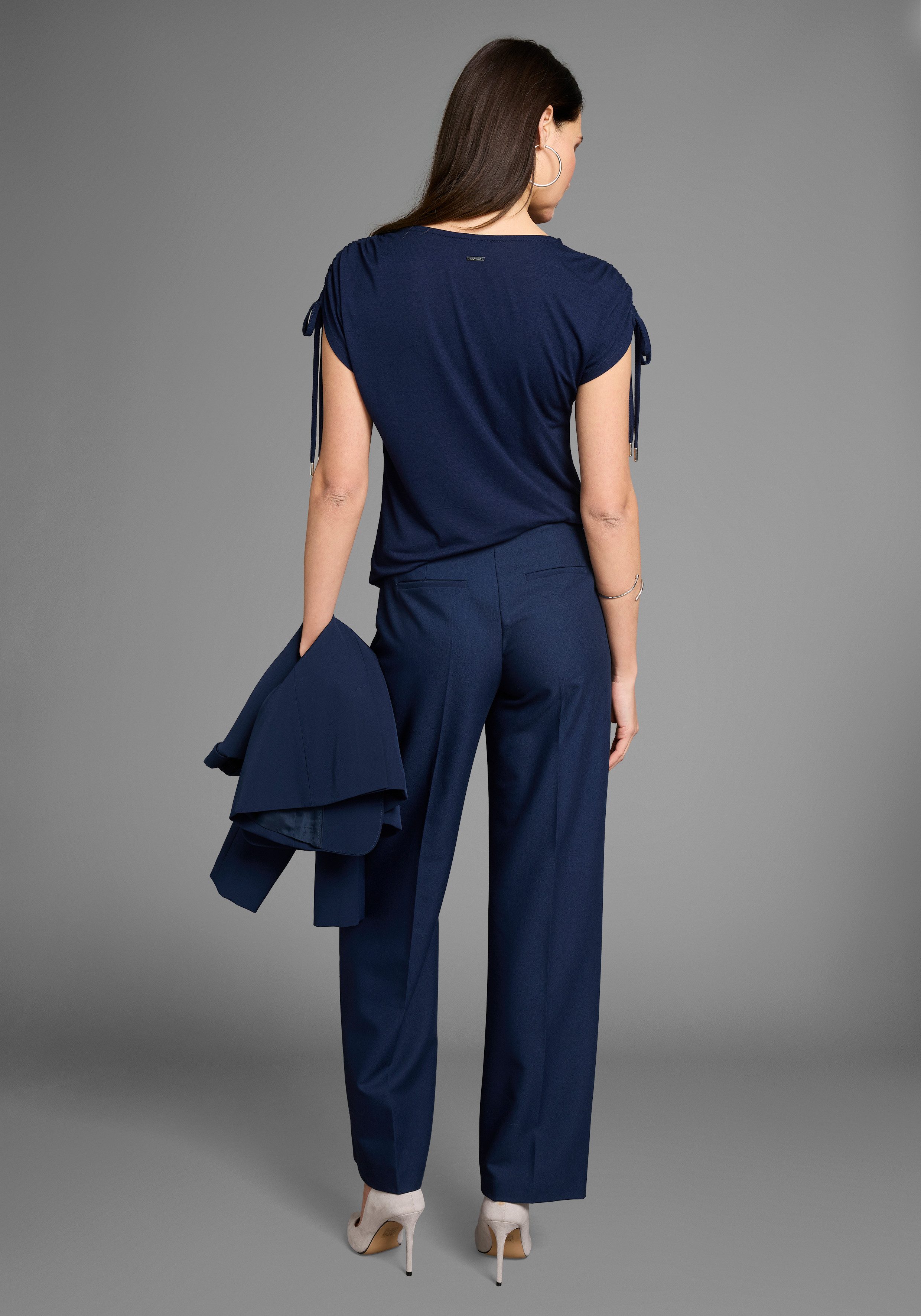 HECHTER PARIS Rundhalsshirt mit Bindedetails und Alloverprint. Reduzierter Preis € 16,47. Unverbindliche Preisempfehlung € 34,99