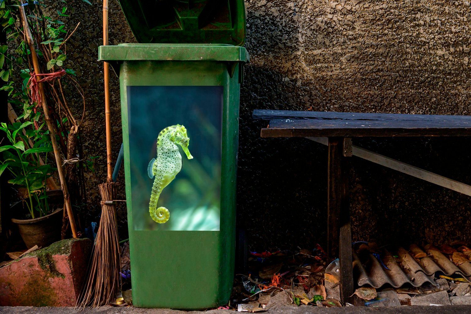MuchoWow Wandsticker Ein buntes Seepferdchen Mülleimer-aufkleber, Abfalbehälter Container, Mülltonne, (1 St), Sticker