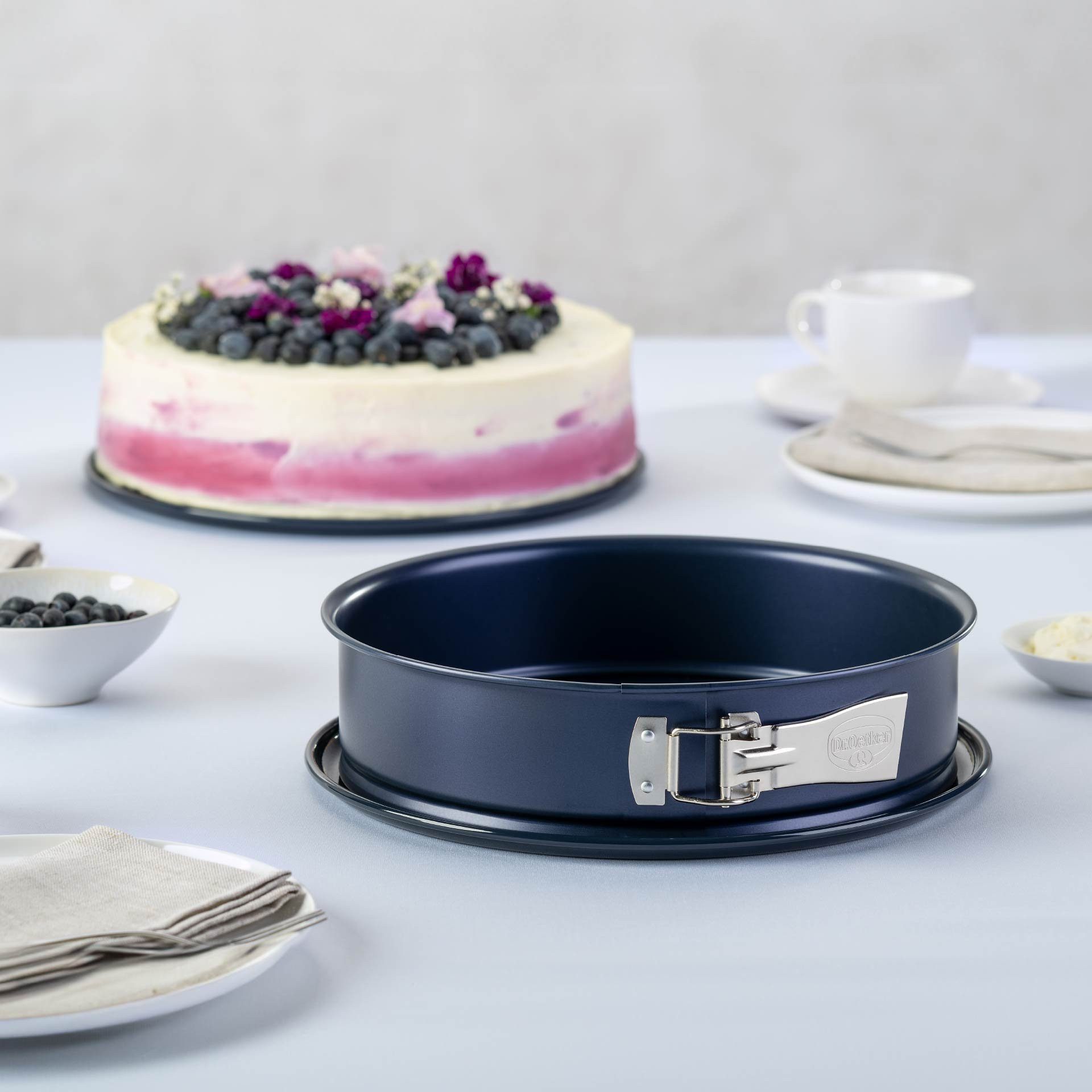 Dr. Oetker Küchenhelfer Springform antihaftbeschichtet, optimale Wärmeleitung, Ø 28cm, schnitt- kratzfest
