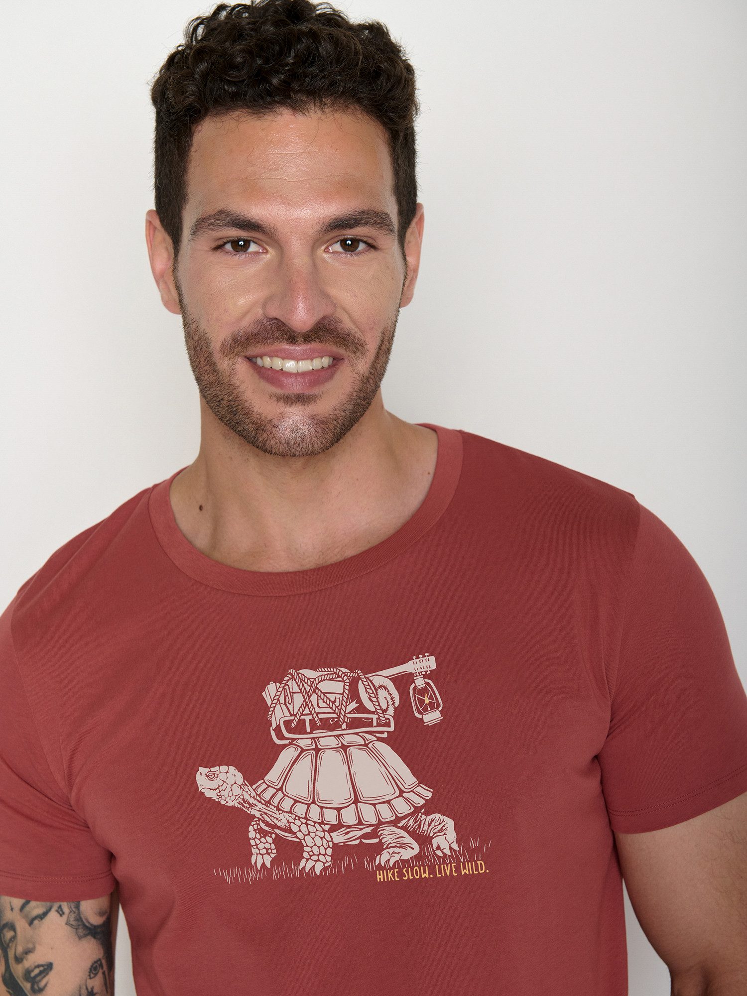 GreenBomb T-Shirt Guide Turtle Walk (1-tlg., 1) klassischer Schnitt, tailliert, Rundhalsausschnitt, Bio-Baumwolle