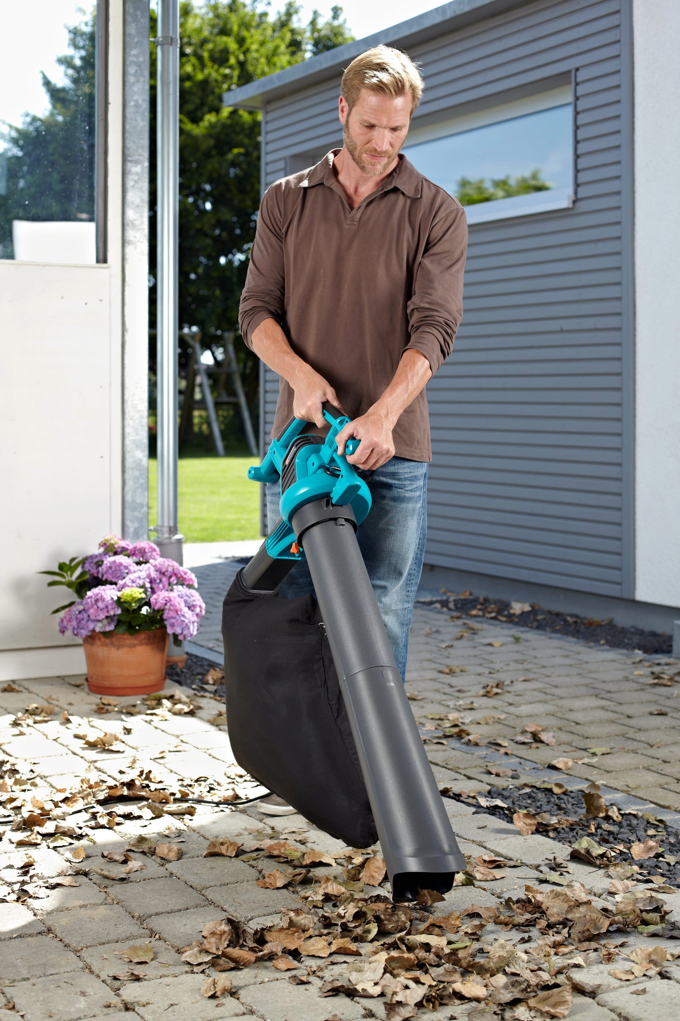 GARDENA Elektro-Laubsauger ErgoJet 3000, Leistungsstarker, elektrischer Gartensauger/-bläser