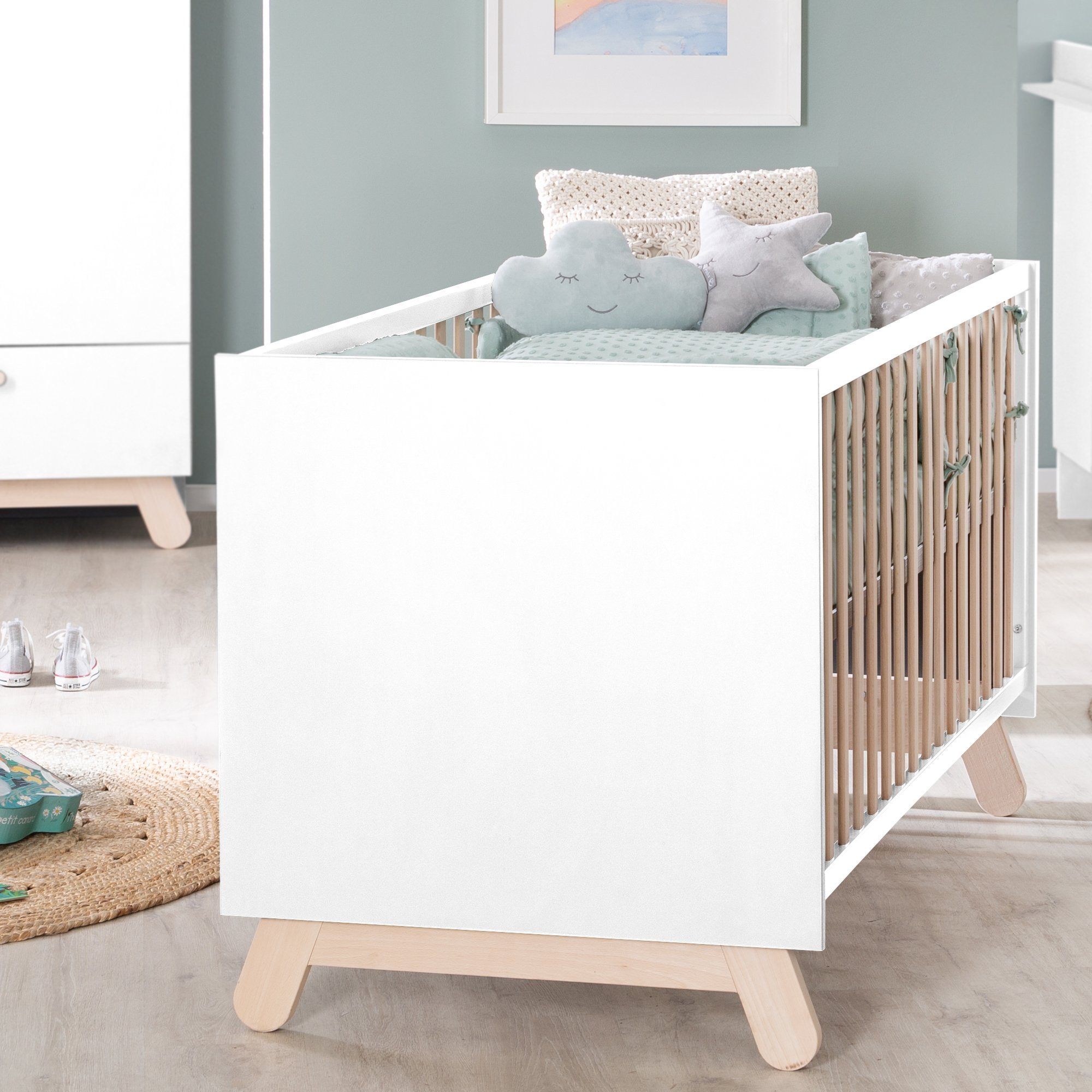 roba® Babybett Kombi-Kinderbett Clara, Weiß, mit Gittersprossen und Füßen  aus massiver Buche; Made in Europe, Zum Juniorbett umbaubar (Umbauseiten  separat erhältlich)