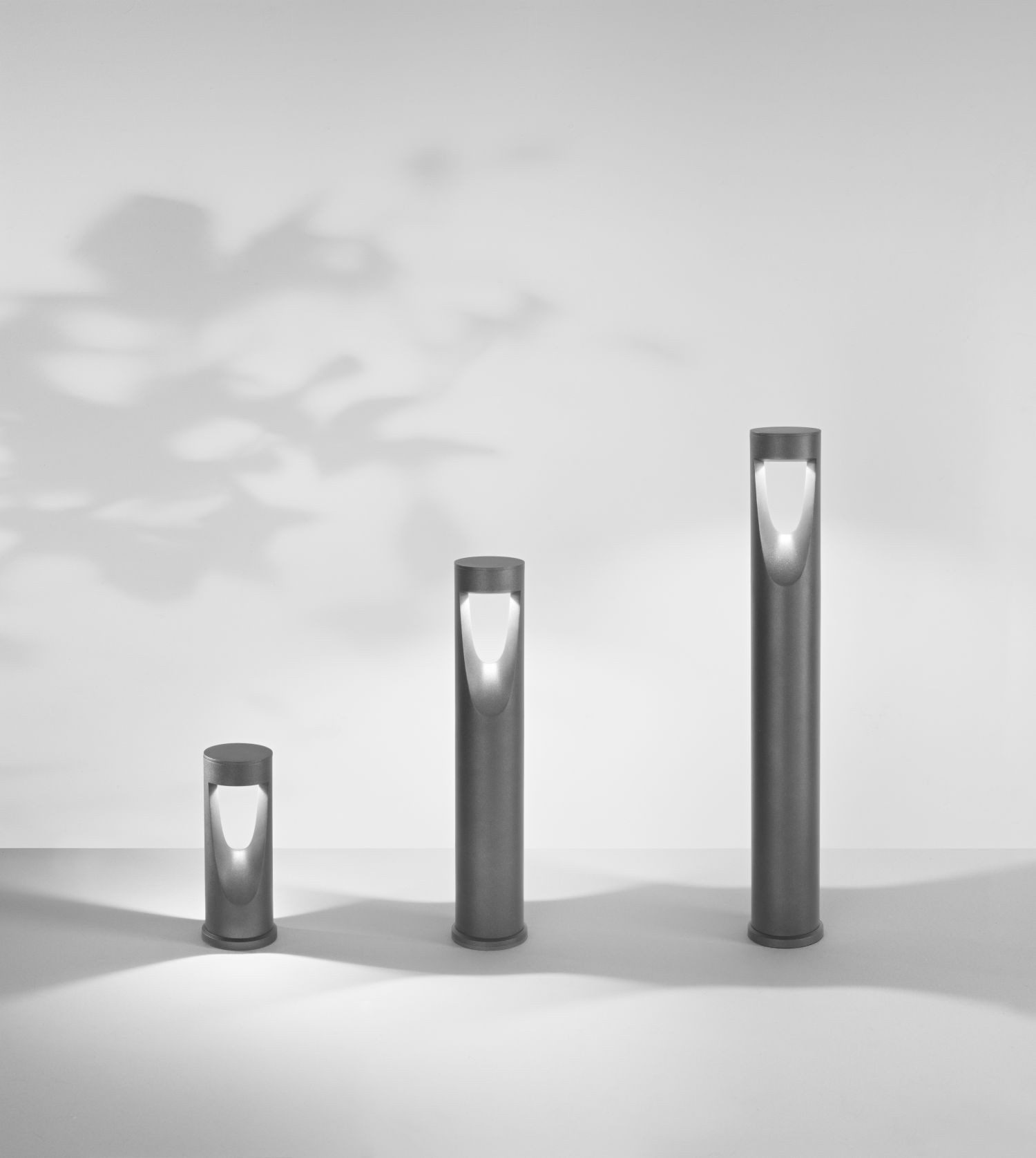 Licht-Erlebnisse Pollerleuchte BOKUN, LED fest integriert, Warmweiß, LED Glas Aluminium 80 cm IP65 Schwarz rund 3000 K 1170 lm