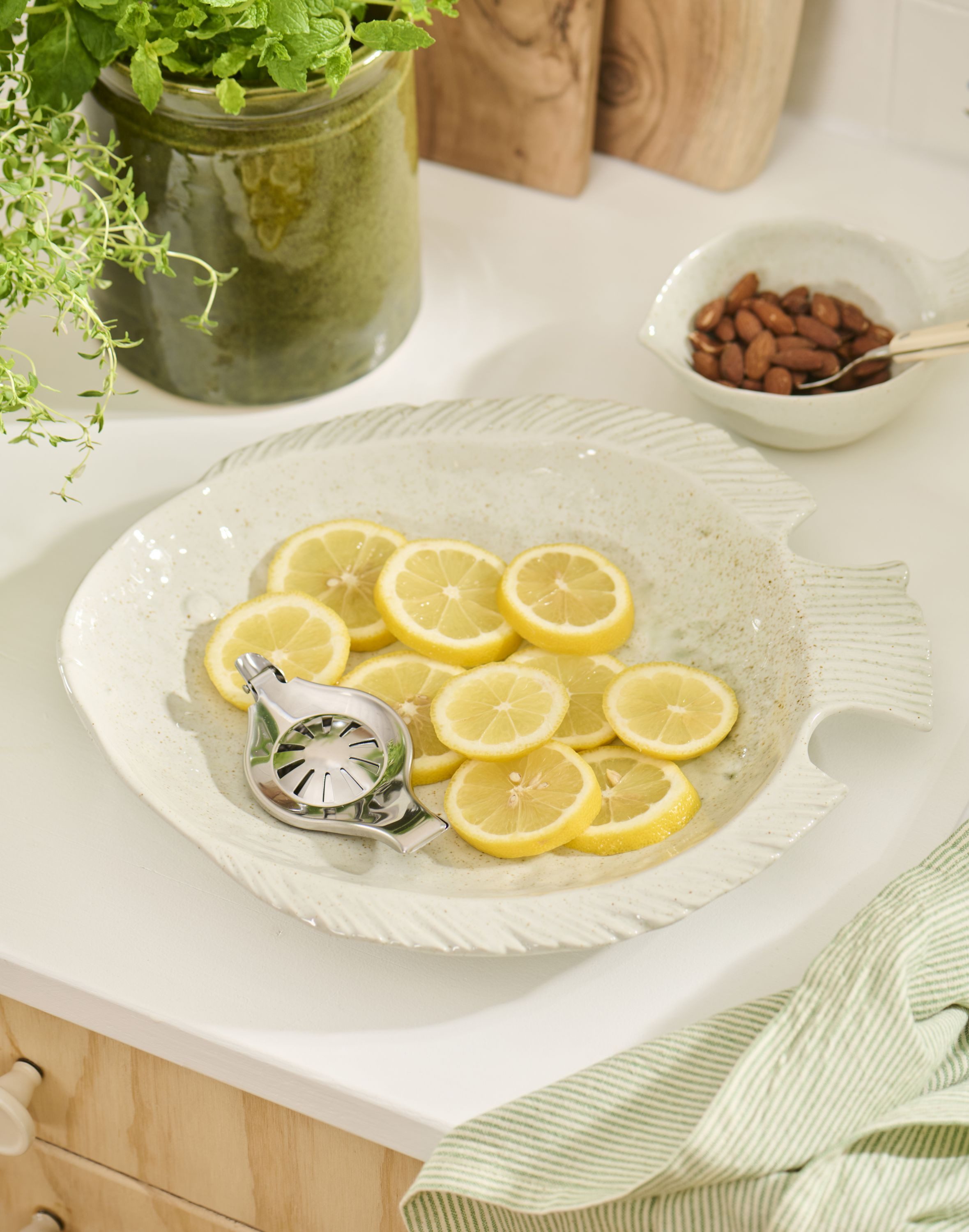 Ib Laursen Servierschale Ib Laursen - Servierschale Schale Servierplatte Ocean White Fisch, Keramik