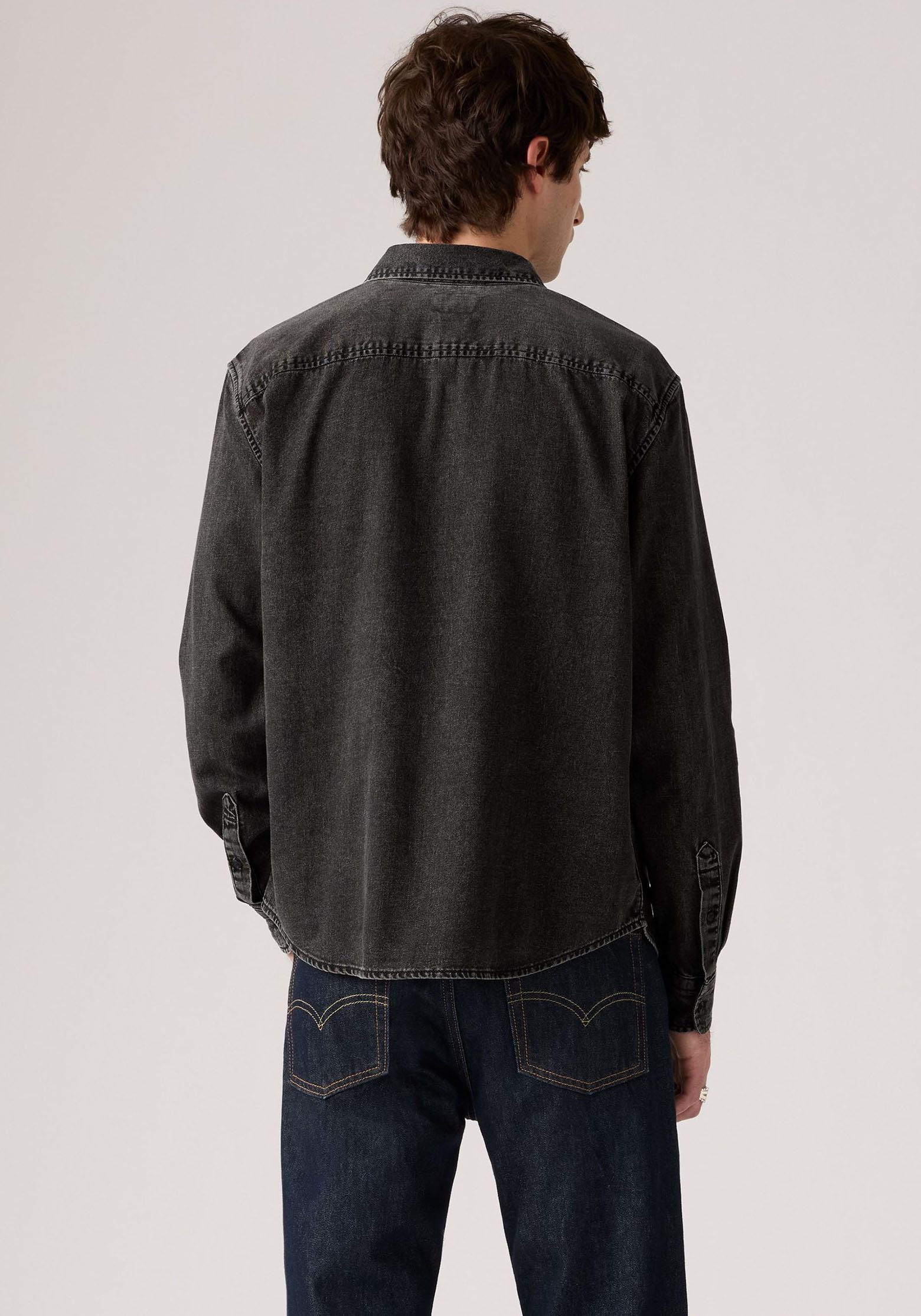 Levi's® Langarmhemd AUTHENTIC BUTTON DOWN mit Ton-in-Ton Logostickerei auf der Brust