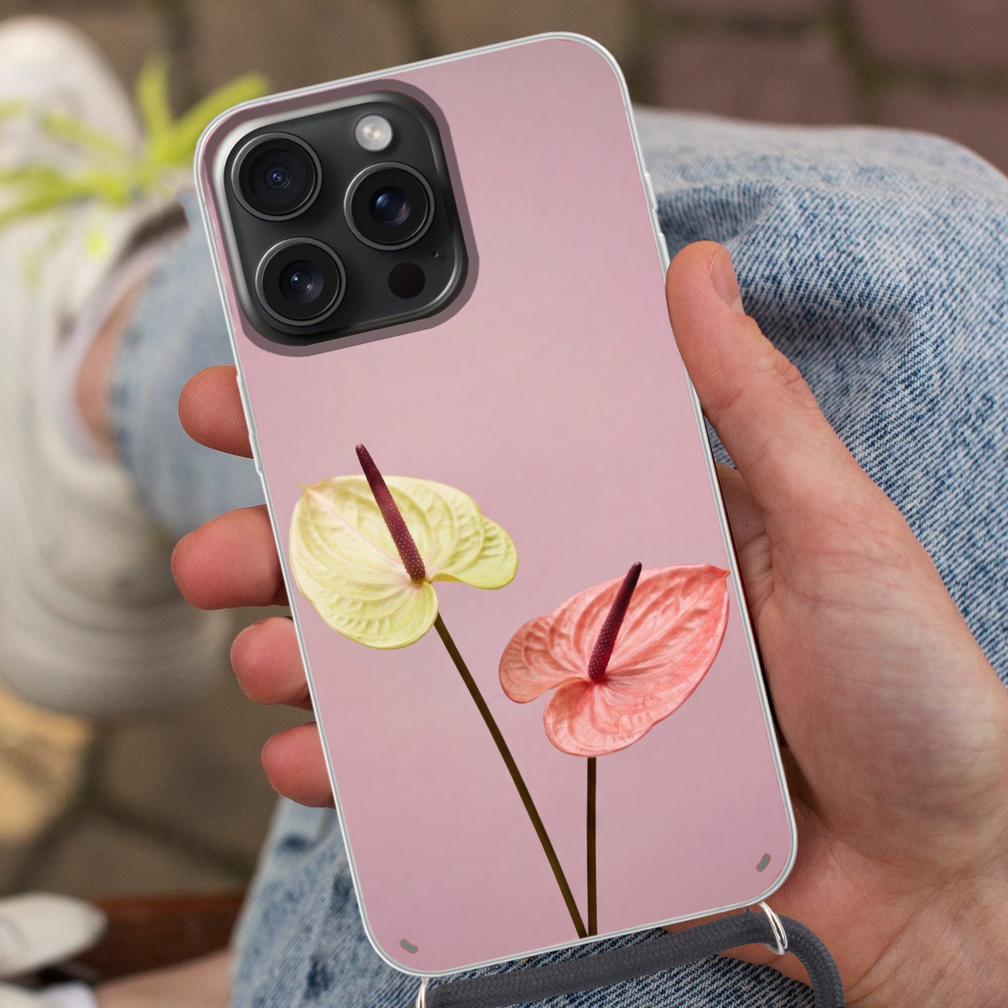 MuchoWow Handyhülle für Apple iPhone 15 Pro Blumen - Anthurien - Gelb - Rosa, Tragbare Handyhüllen mit Kette zum umhängen, Handykette Handyband