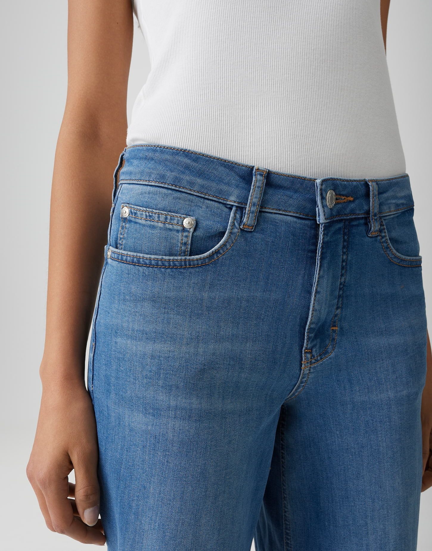 OPUS PANTS Relax-fit-Jeans MELLY RELAX mit Powerstretch Mid Rise verdeckter Zip-Fly, weicher Griff, authentische Waschung – Bild 4 von 5