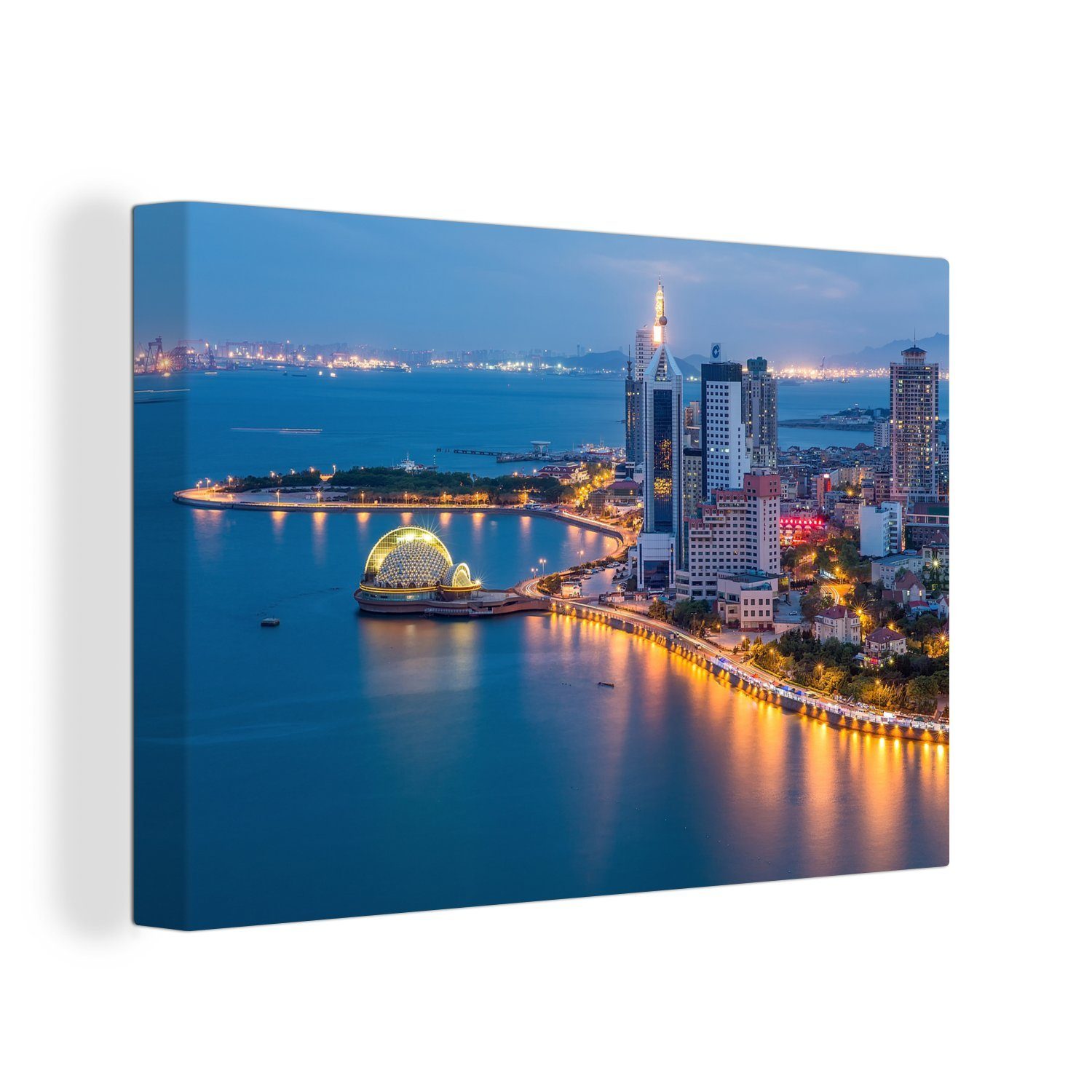 OneMillionCanvasses® Leinwandbild Nachtaufnahme der Stadt Qingdao in China, (1 St), Wandbild Leinwandbilder, Aufhängefertig, Wanddeko, 30x20 cm