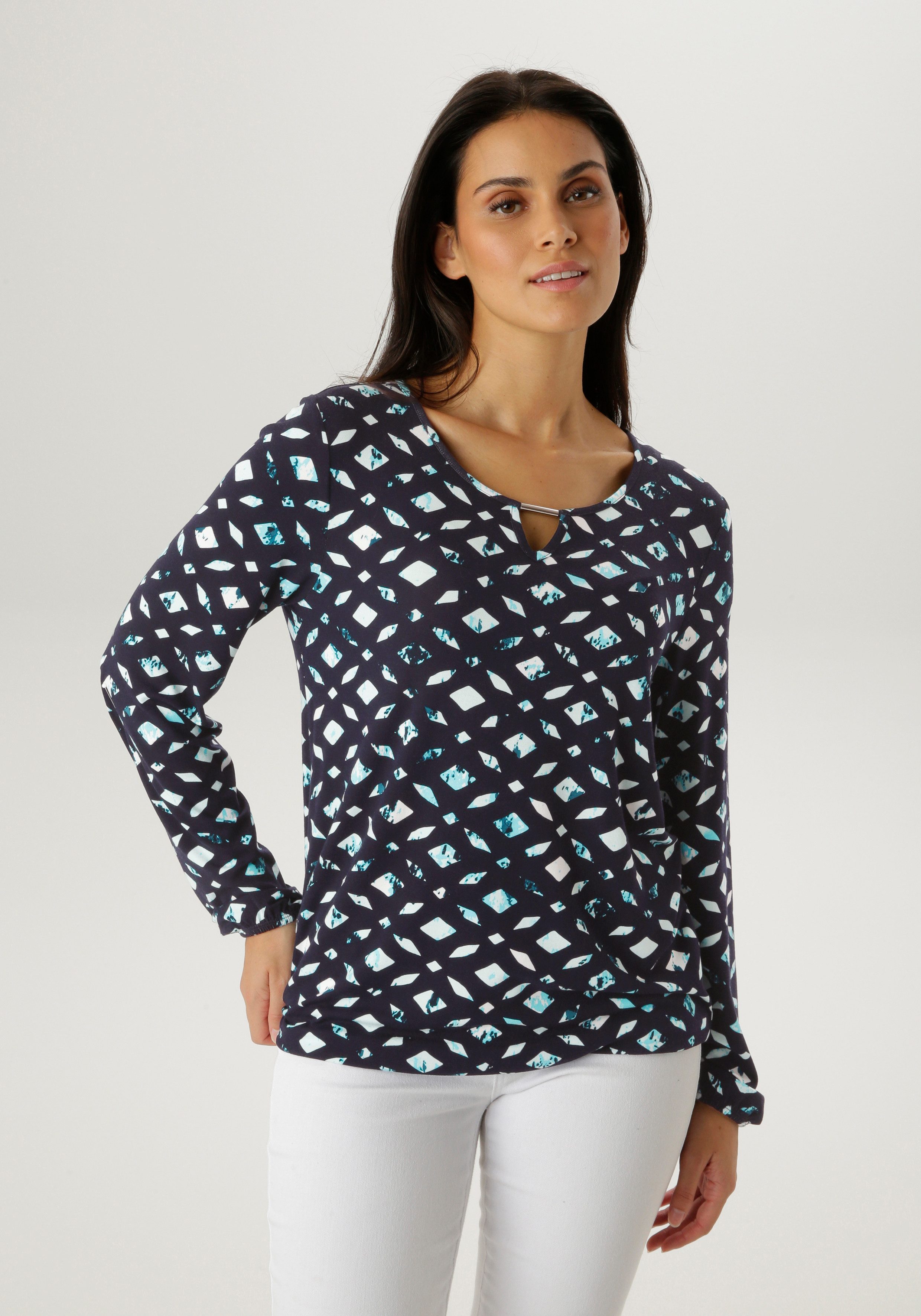 Aniston SELECTED Langarmshirt mit Cut-out und dekorative Mosaik-Musterung - NEUE KOLLEKTION. € 34,99, (€ 34,99 pro 1 Stk).