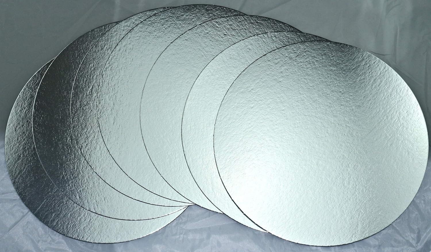 LYSCO Tortenplatte Tortenunterlagen Tortenscheiben, Pappe rund Metallfarben, Tortenunterlagen aus 100 % Frischfaserkarton, (auch geeignet für Kuchen, Deserts, Teilchen uvm, 5-tlg., in unterschiedlichen Farben erhältlich), Tortenplatten eineitig mit Folie beschichtet, verhindert Durchnässen