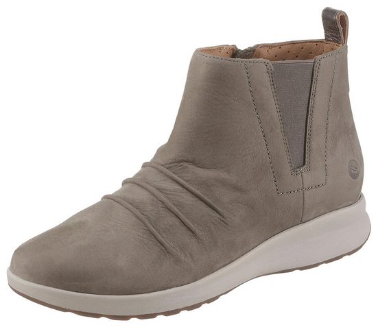 un adorn mid clarks
