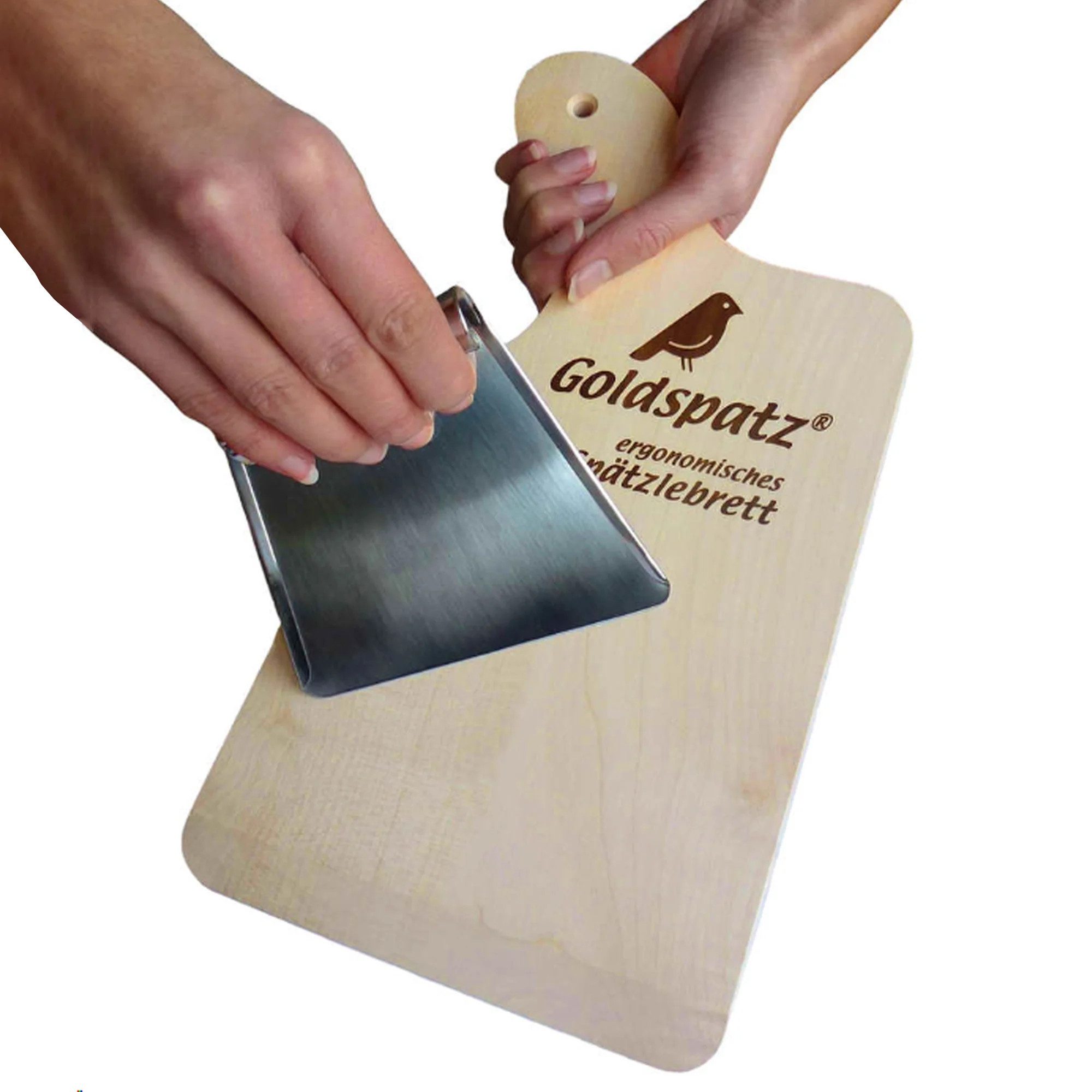 Goldspatz Spätzlereibe Goldspatz Ergonomisches Spätzlebrett mit Spätzleschaber, Edelstahl, Goldspatz Ergonomisches Spätzlebrett mit Spätzleschaber, Edelstahl, (Kochset, Küchenset, Spätzleset, Schaber mit oder ohne Gravur erhältlich), Ergonomisches Spätzlebrett mit Edelstahlschaber und Rezept