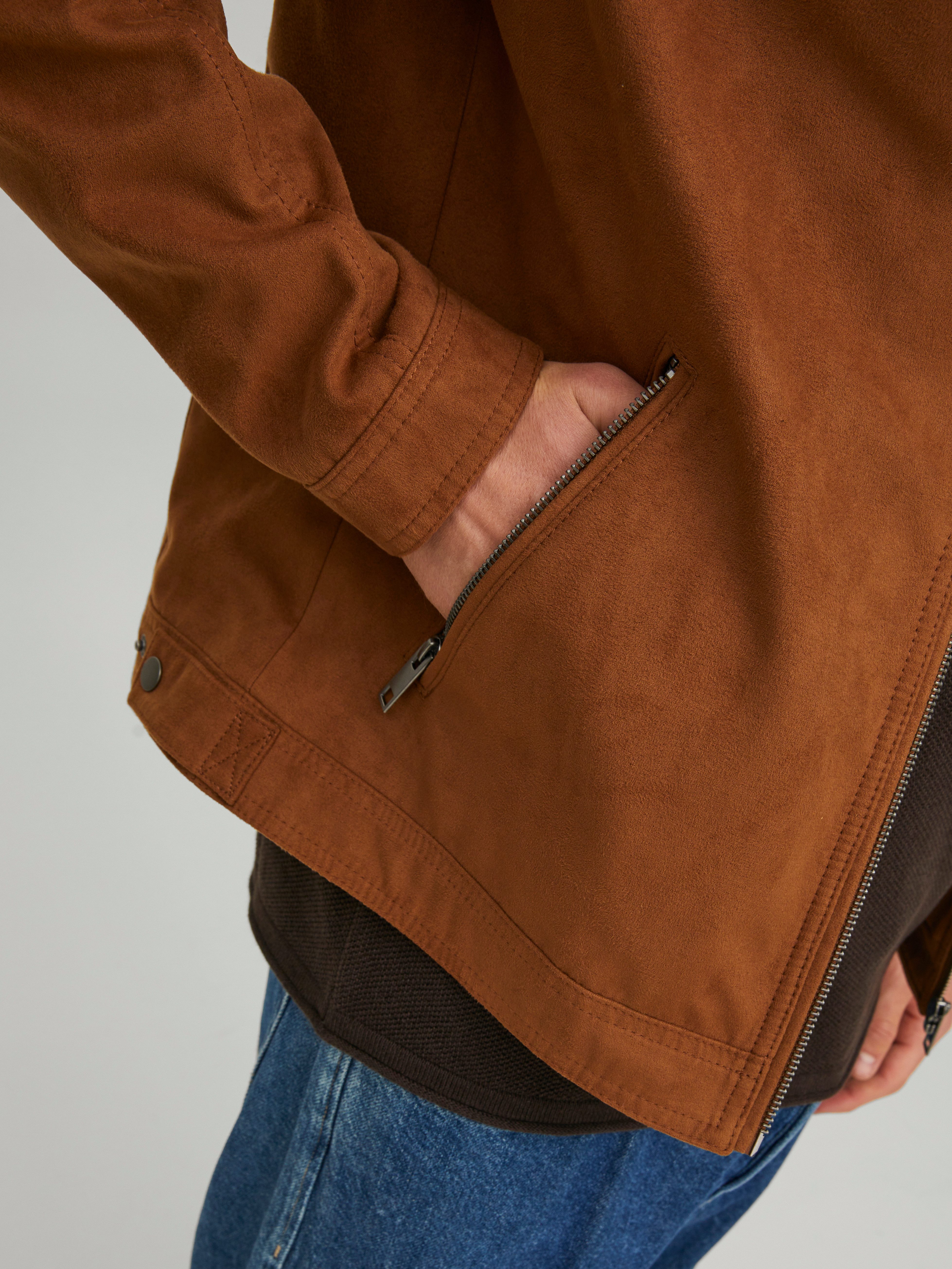 Jack & Jones Lederimitatjacke JJEROCKY in Kunstlederoptik mit Reißverschlusstaschen unifarben, modisch, regular fit, Lederimitat – Bild 4 von 5