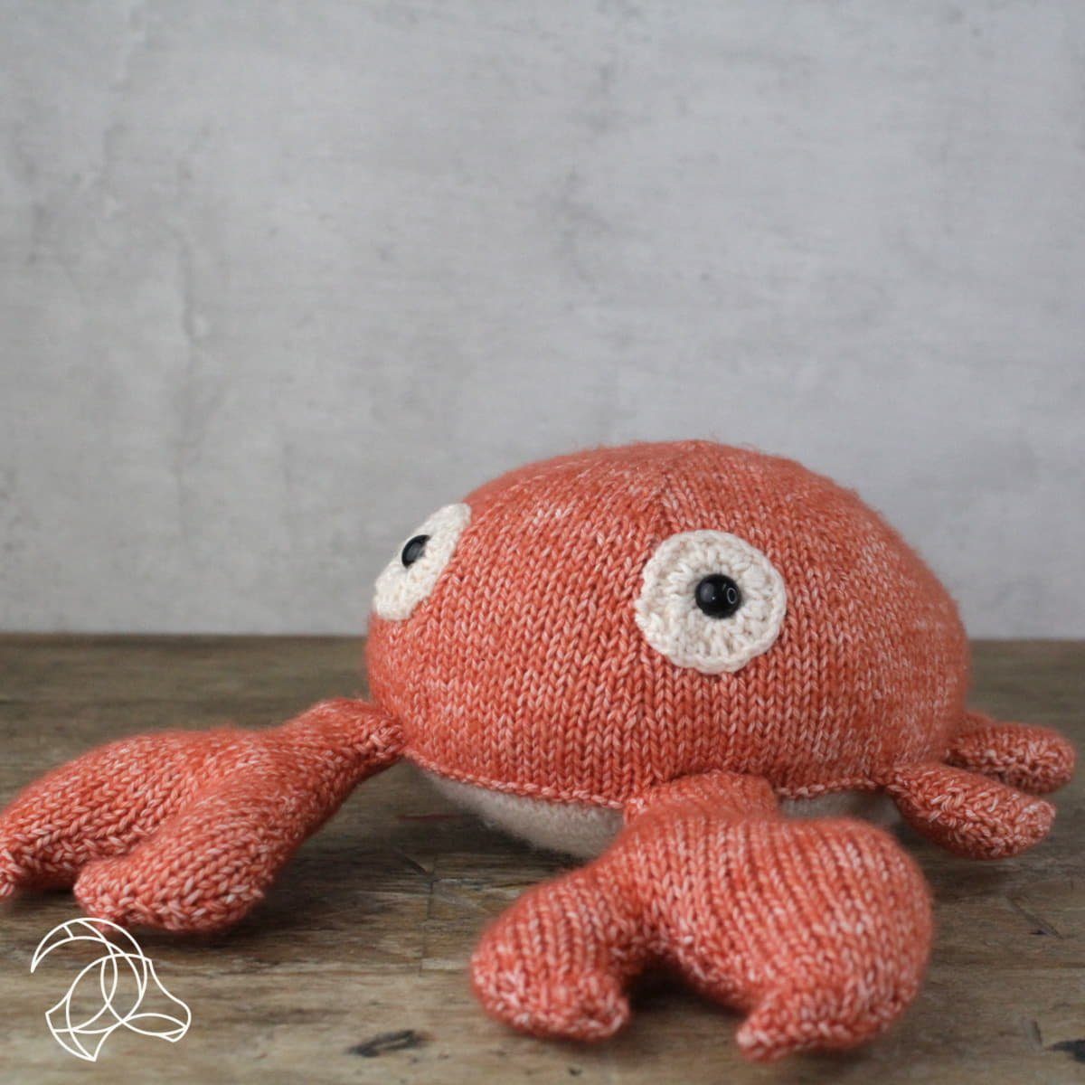 Hardicraft Kreativset Hardicraft Strickset Amigurumi "Karel Krebs" Baumwollgarn mit Füllmat, (embroidery kit by Marussia)