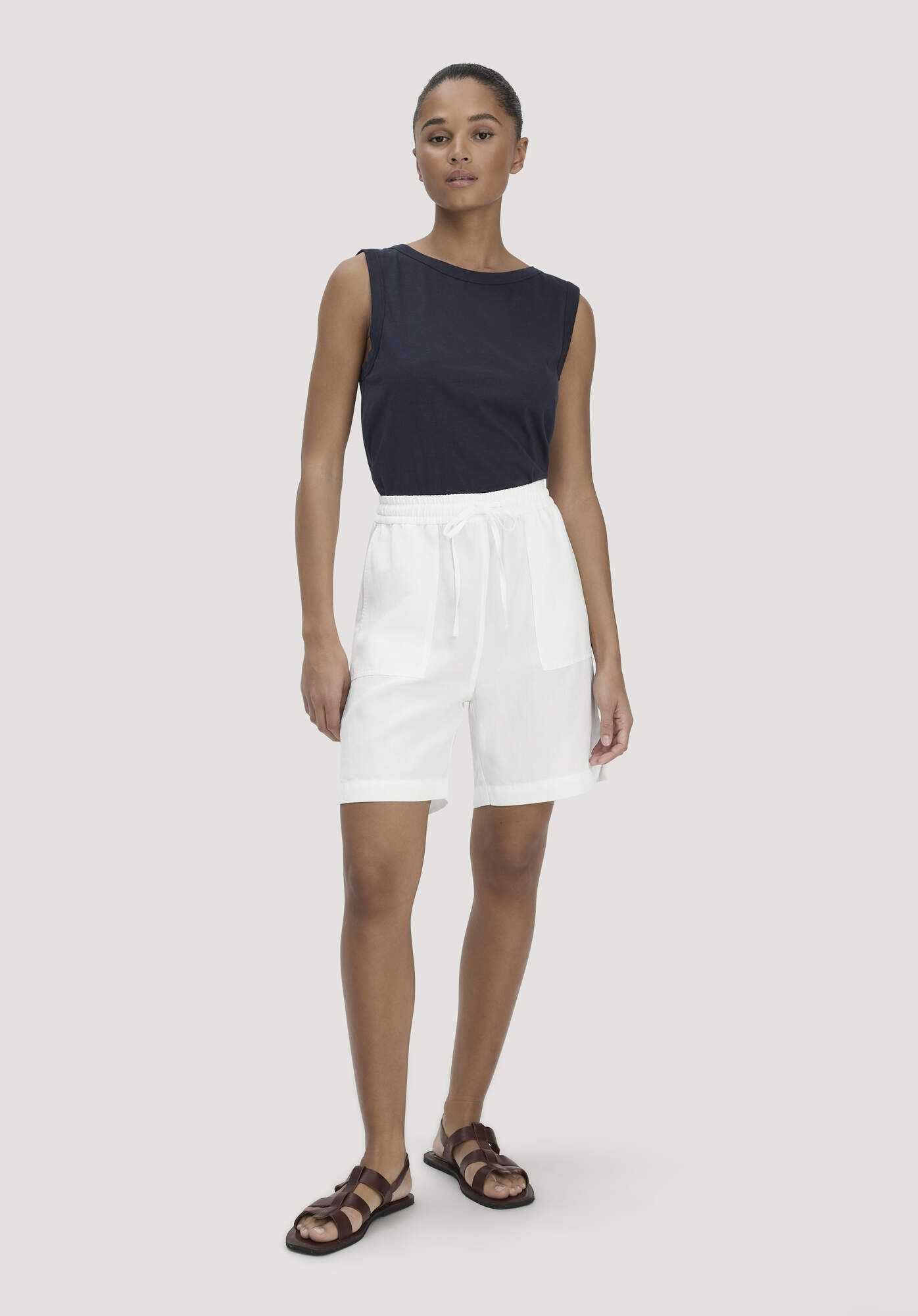 Hessnatur Shorts aus weichem TENCEL Lyocell mit Leinen (1-tlg)