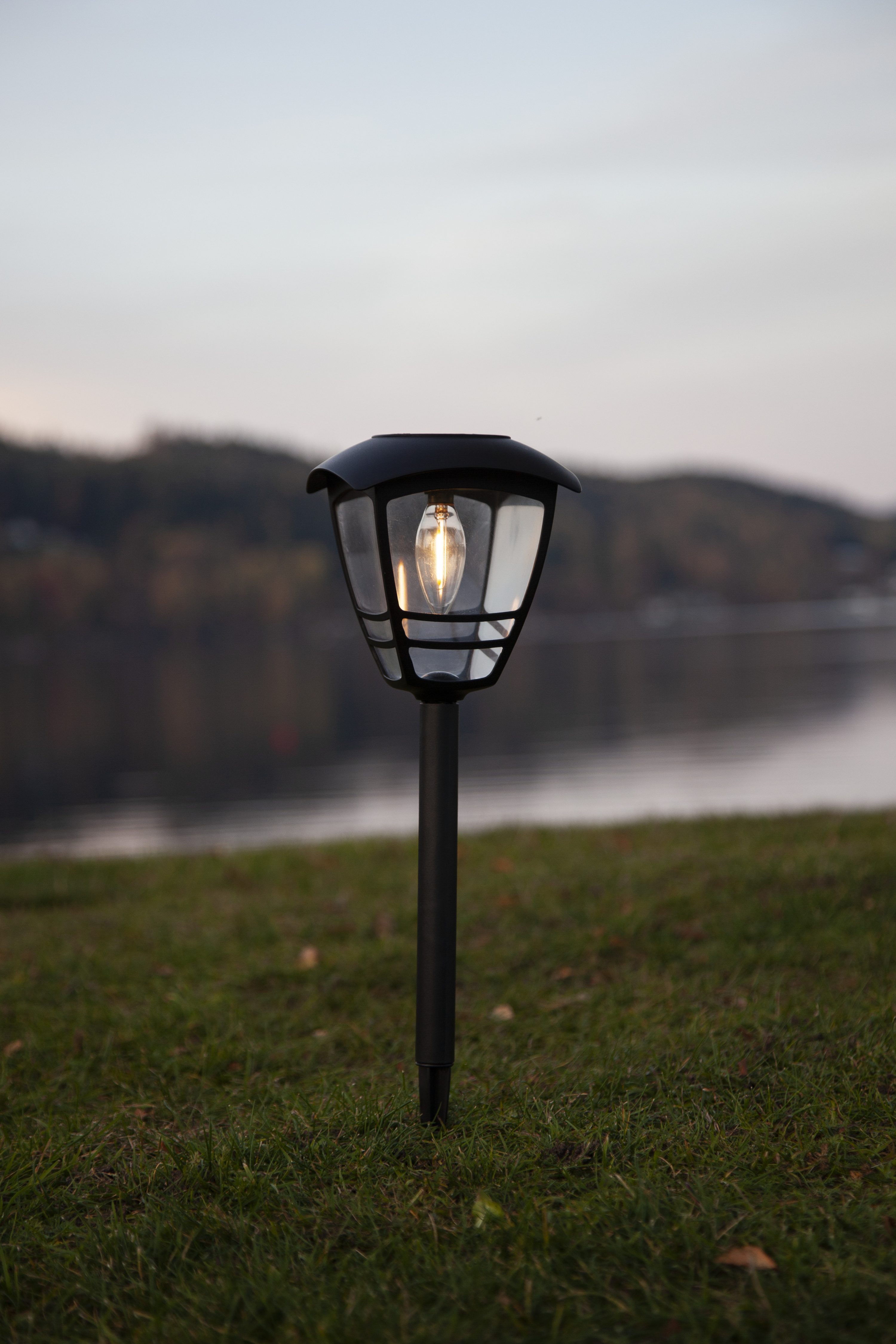 STAR TRADING LED Solarleuchte Solar-Wegleuchte Felix, Tageslichtsensor, LED fest integriert, Warmweiß, Solar-Bollardleuchte mit Filament-LED, 10 lm, Dämmerungssensor