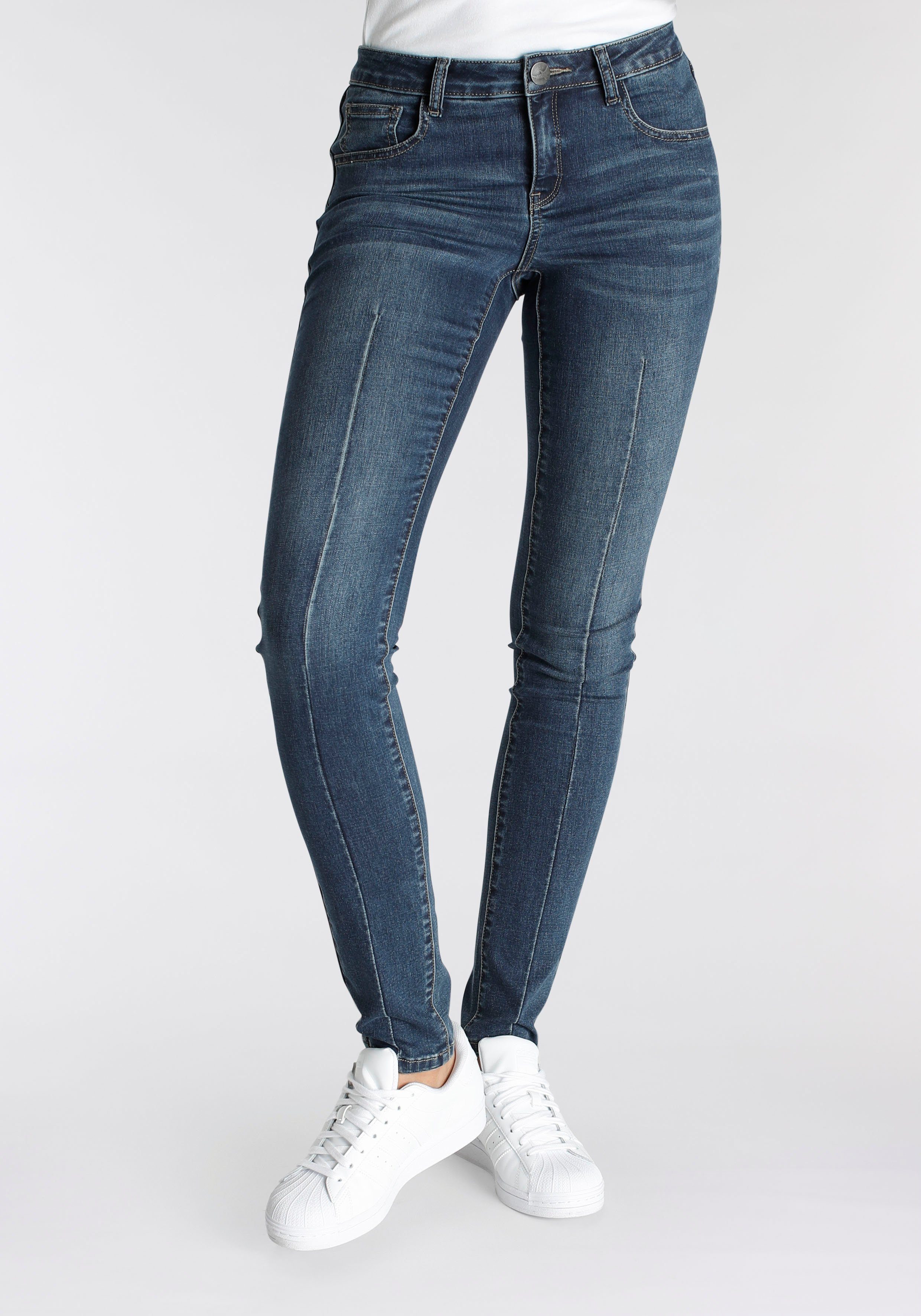 Arizona Skinny-fit-Jeans Ultra-Stretch, sehr bequem, gut zu kombinieren Mid Waist high performance stretch Denim normale Leibhöhe figurbetont