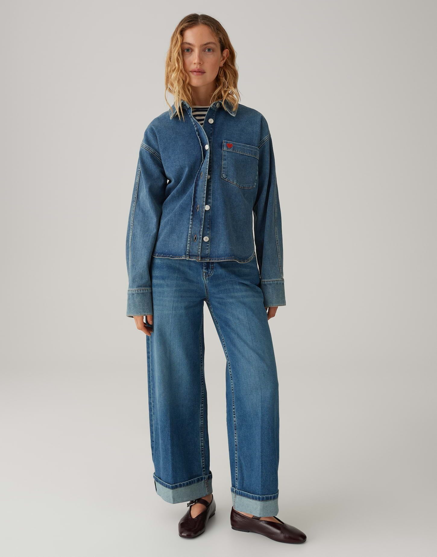 OPUS Jeansbluse Falentine mit Herzstickerei Regular Fit lockere Passform, gerader Schnitt, Hemdblusenkragen
