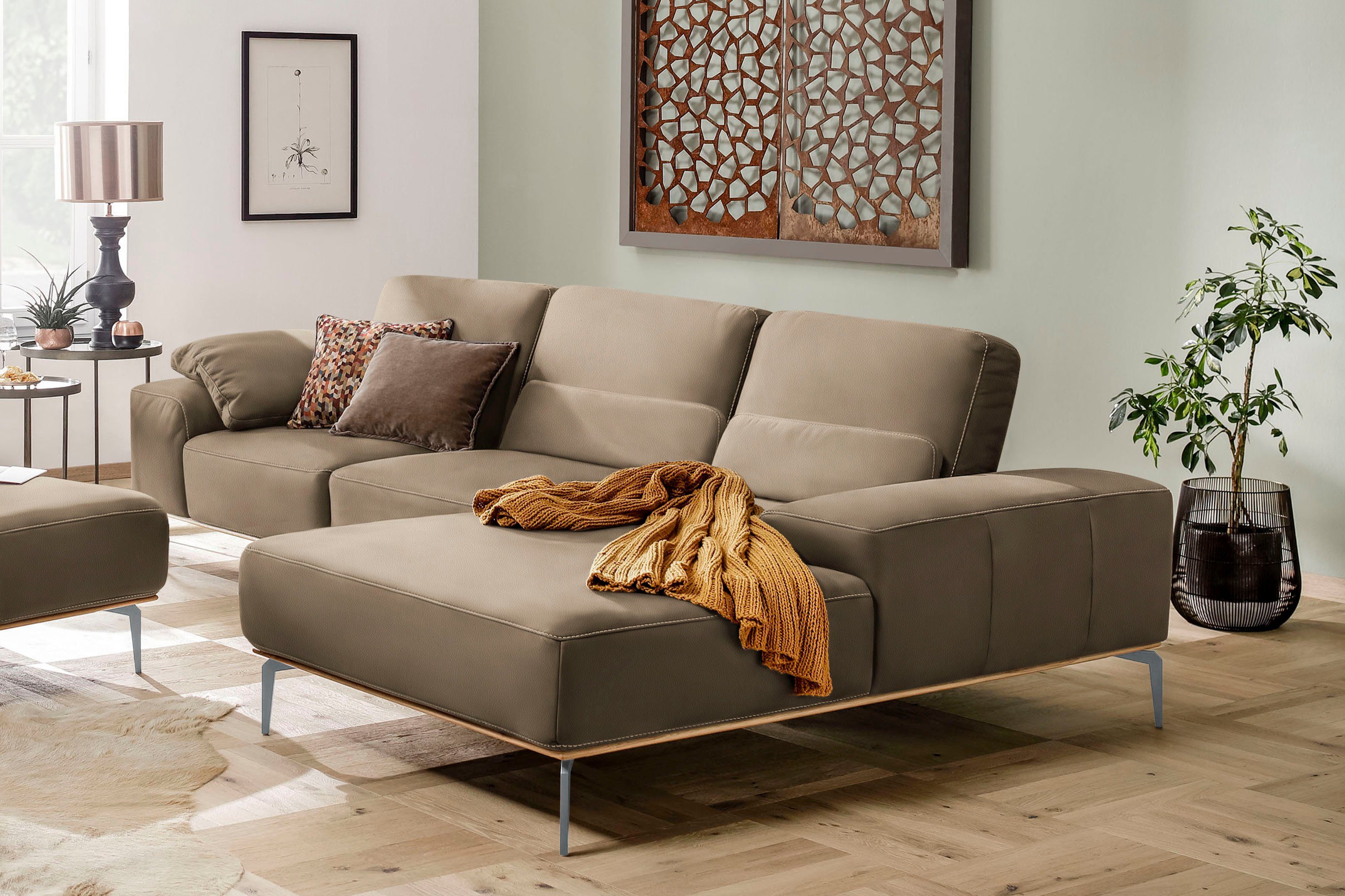 W.SCHILLIG Ecksofa run, mit elegantem Holzsockel, Füße in Silber matt, Breite 319 cm