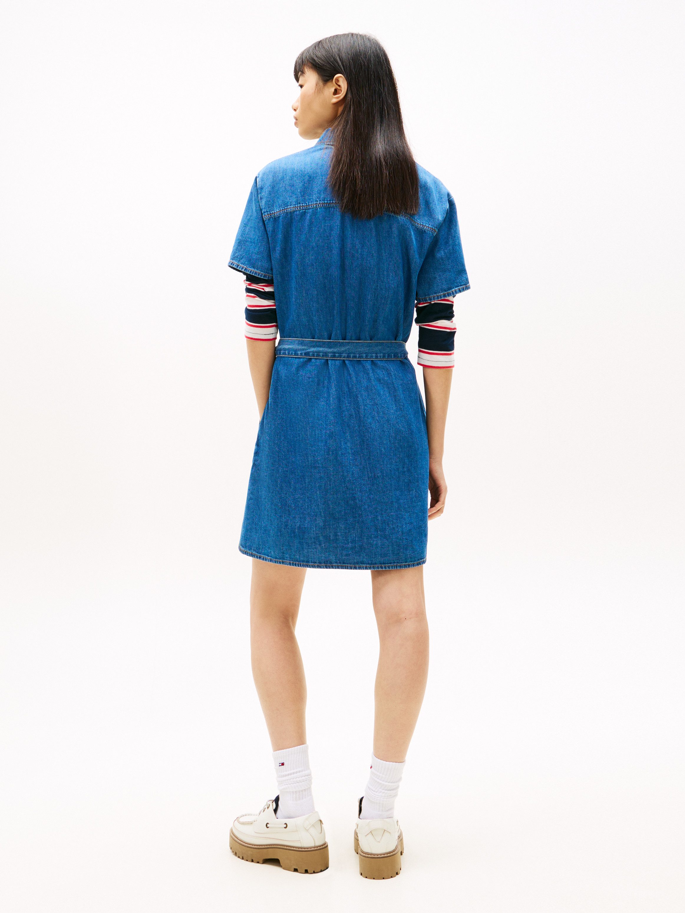 Tommy Jeans Jeanskleid TJW SHIRT MINI CHAMBRAY DRESS mit Taillengürtel, Regular Fit