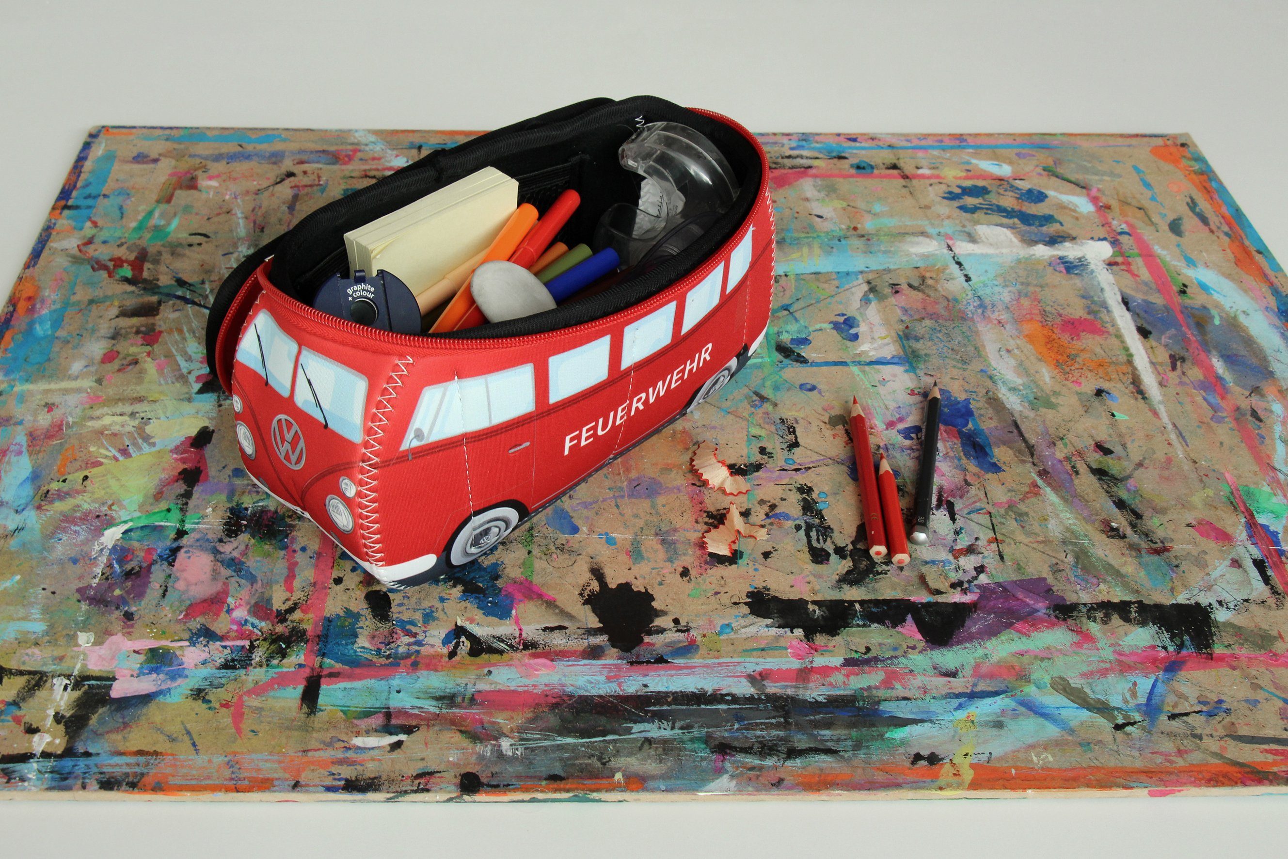 VW Collection by BRISA Kulturbeutel Volkswagen Neopren Schminktasche, Reisebeutel, funktionale Kosmetiktasche im Feuerwehrauto Design, 23x11x8 cm