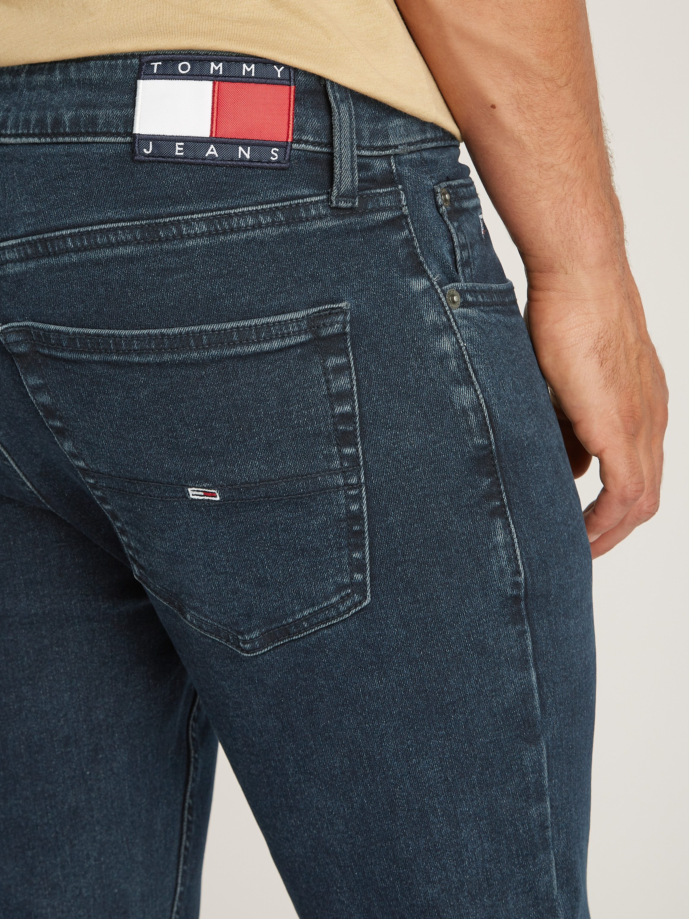 Tommy Jeans Tapered-fit-Jeans Austim Slim Tapered mit Logostickereien – Bild 3 von 5
