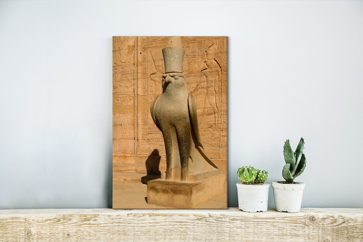 OneMillionCanvasses® Leinwandbild des inkl. Gemälde, Granitstatue Zackenaufhänger, (1 20x30 cm Leinwandbild St), im bespannt Horus, Eine Tempel fertig