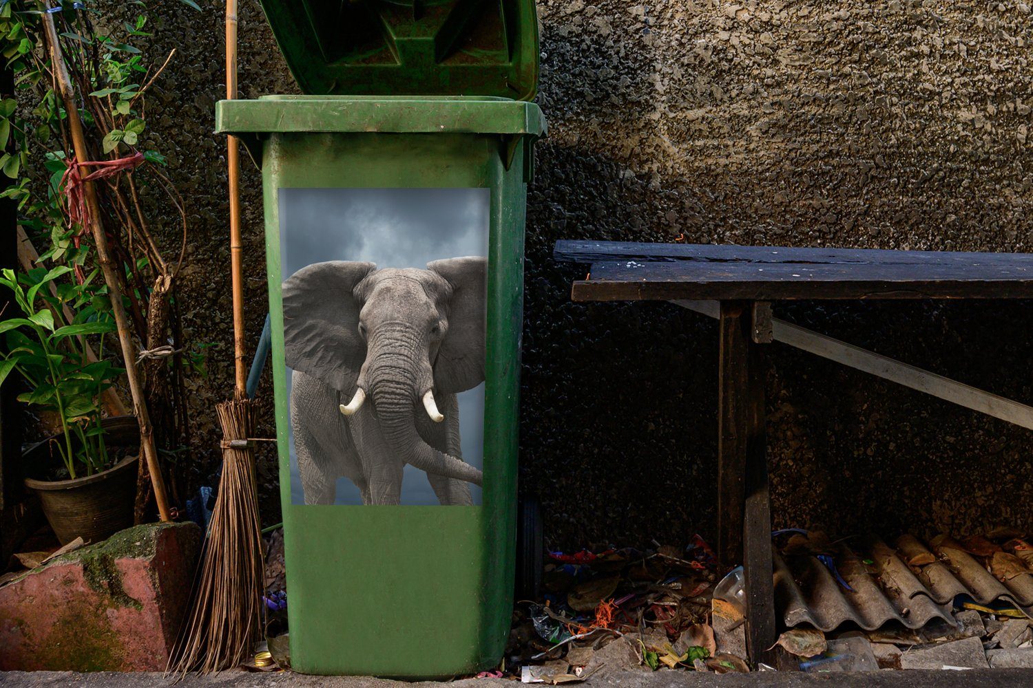 Wolken Wandsticker Sticker, - - - MuchoWow Natur Abfalbehälter Tiere Mülltonne, Container, Mülleimer-aufkleber, (1 St), Elefant