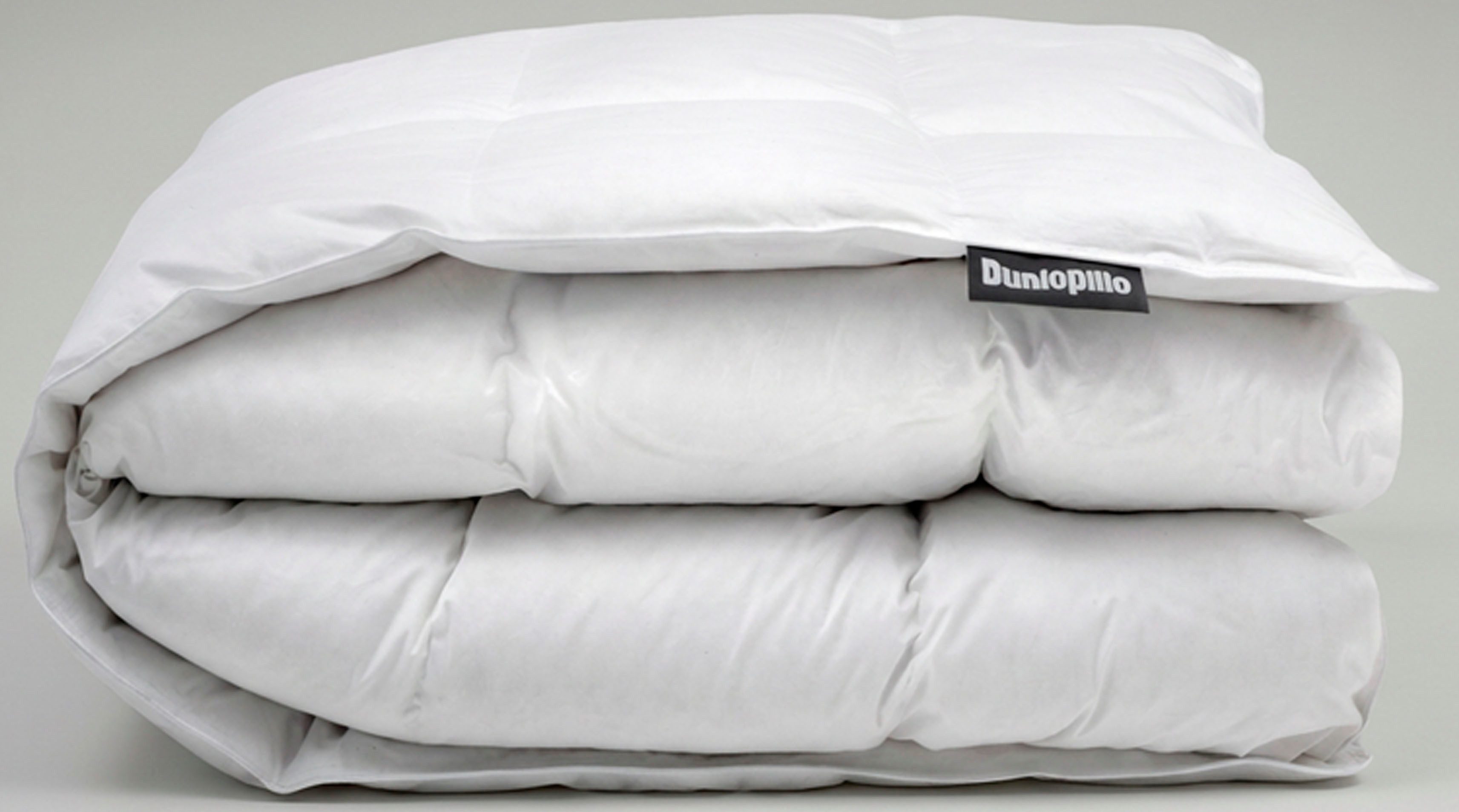 Dunlopillo Gänsedaunenbettdecke Dunlopillo Supreme Deluxe, "NEUHEIT" in Größe 135x220 & 155 220 cm, Füllung: 90% Gänsedaunen & 10% Federn, Bezug: 100% Baumwoll-Batist, Hergestellt in Deutschland & Downpass zertifiziert, NOMITE