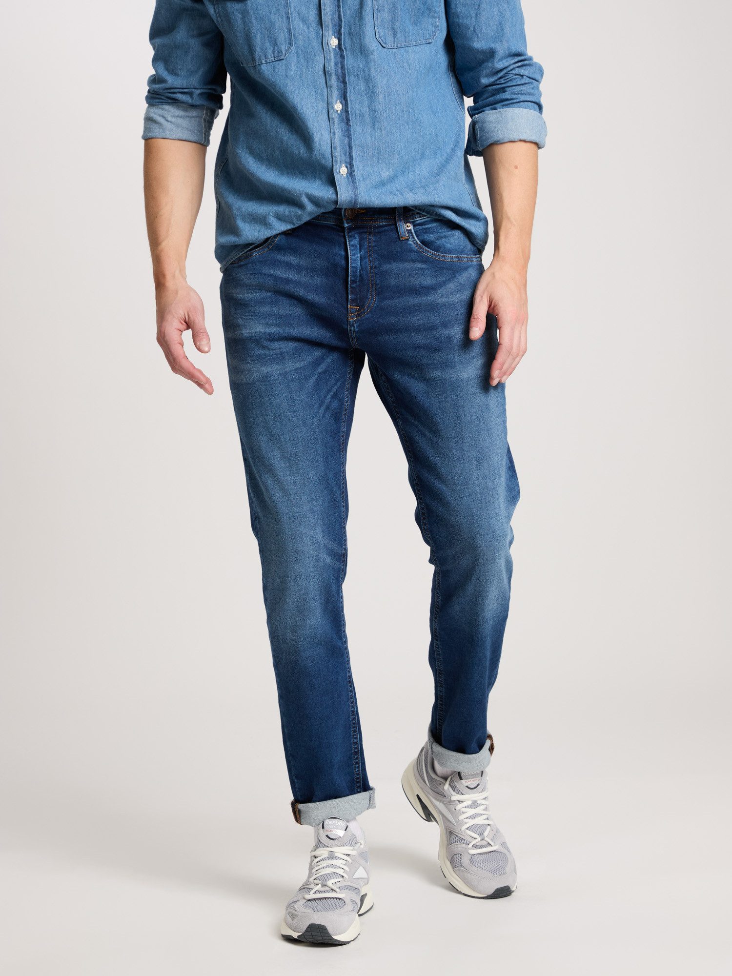 0401~16cm Slim Fit CROSS Jeans main image 1