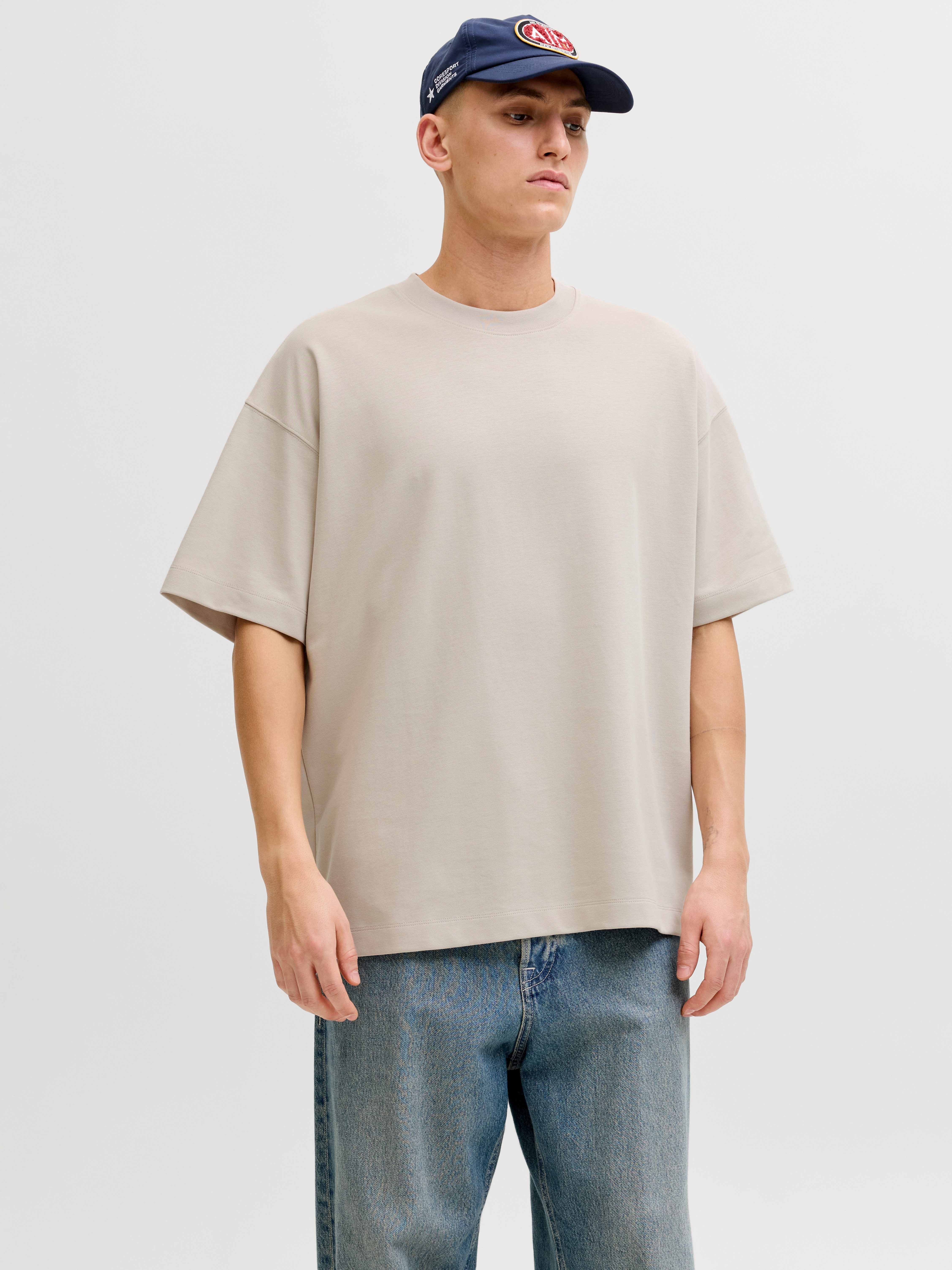 Jack & Jones T-Shirt JJEBARRON TEE SS O-NECK NOOS Baumwollmischung, loose fit