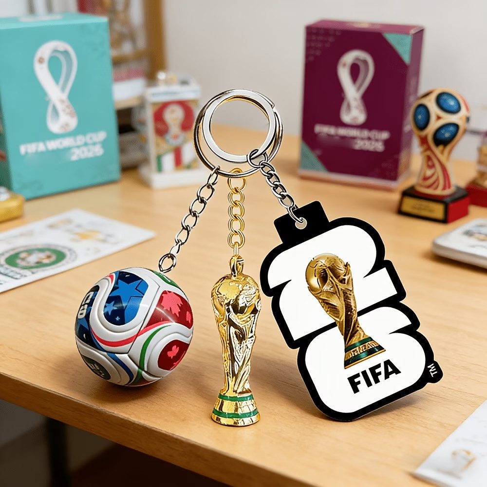 Stelby Schlüsselanhänger Schlüsselanhänger 3er Set Weltmeisterschaft Trophäe, Fußball & Logo (3-tlg., 3 Schlüsselanhänger), Fan-Set für Rucksack & Schlüssel – Geschenk für Fußballfans