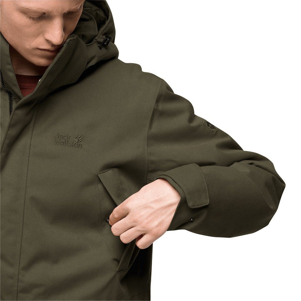 Jack Wolfskin Parka Fierce Wind (wasser- und winddicht, aus recycelten Materialien) grün